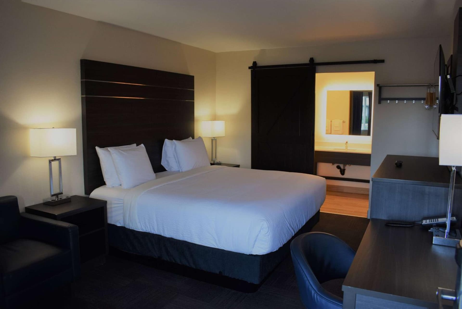 Travelodge by Wyndham Santa Rosa Wine Country interior in Santa Rosa, CA — gallery photo 2