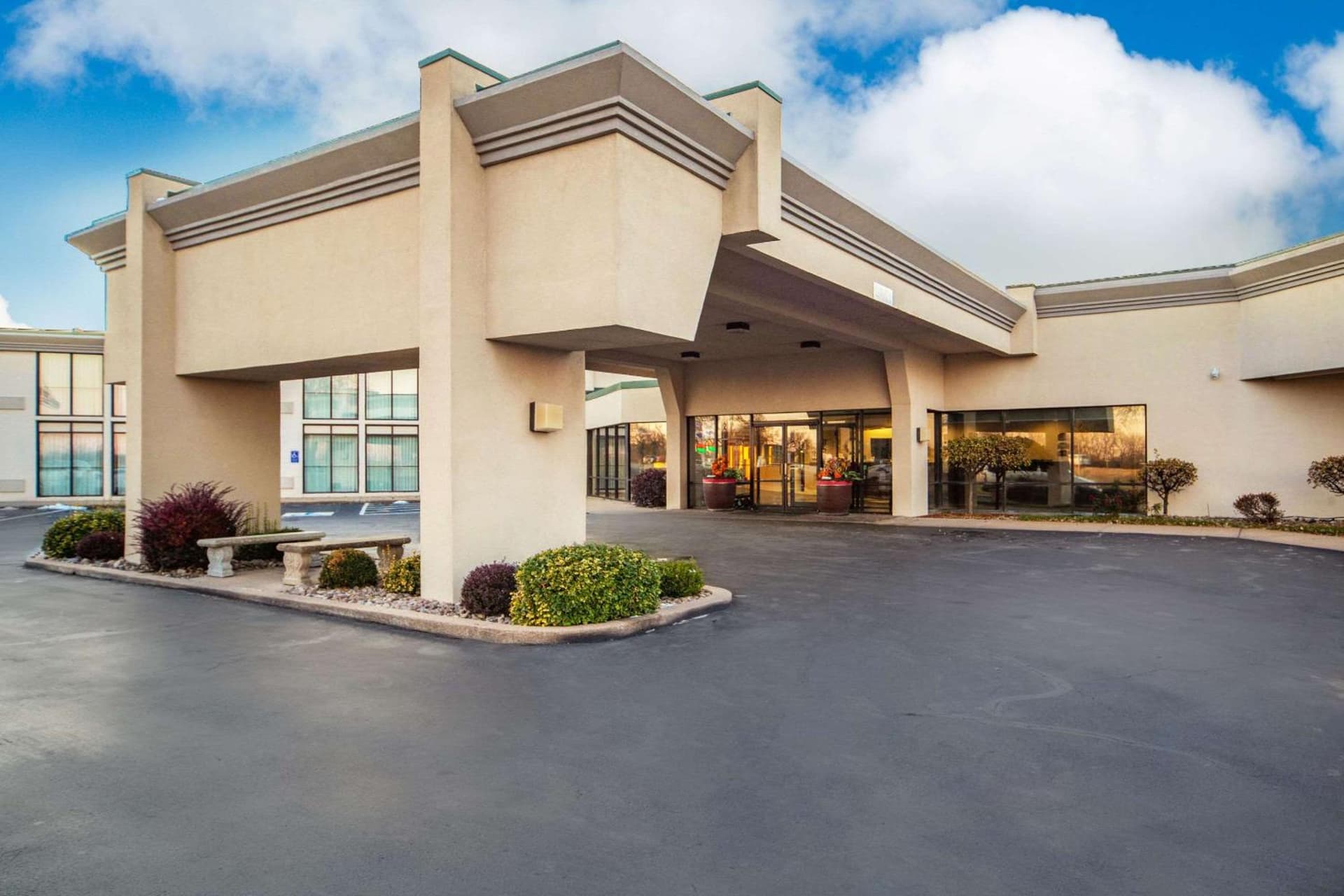 Suburban Studios I-80 Grand Island — hotel in Doniphan, Nebraska