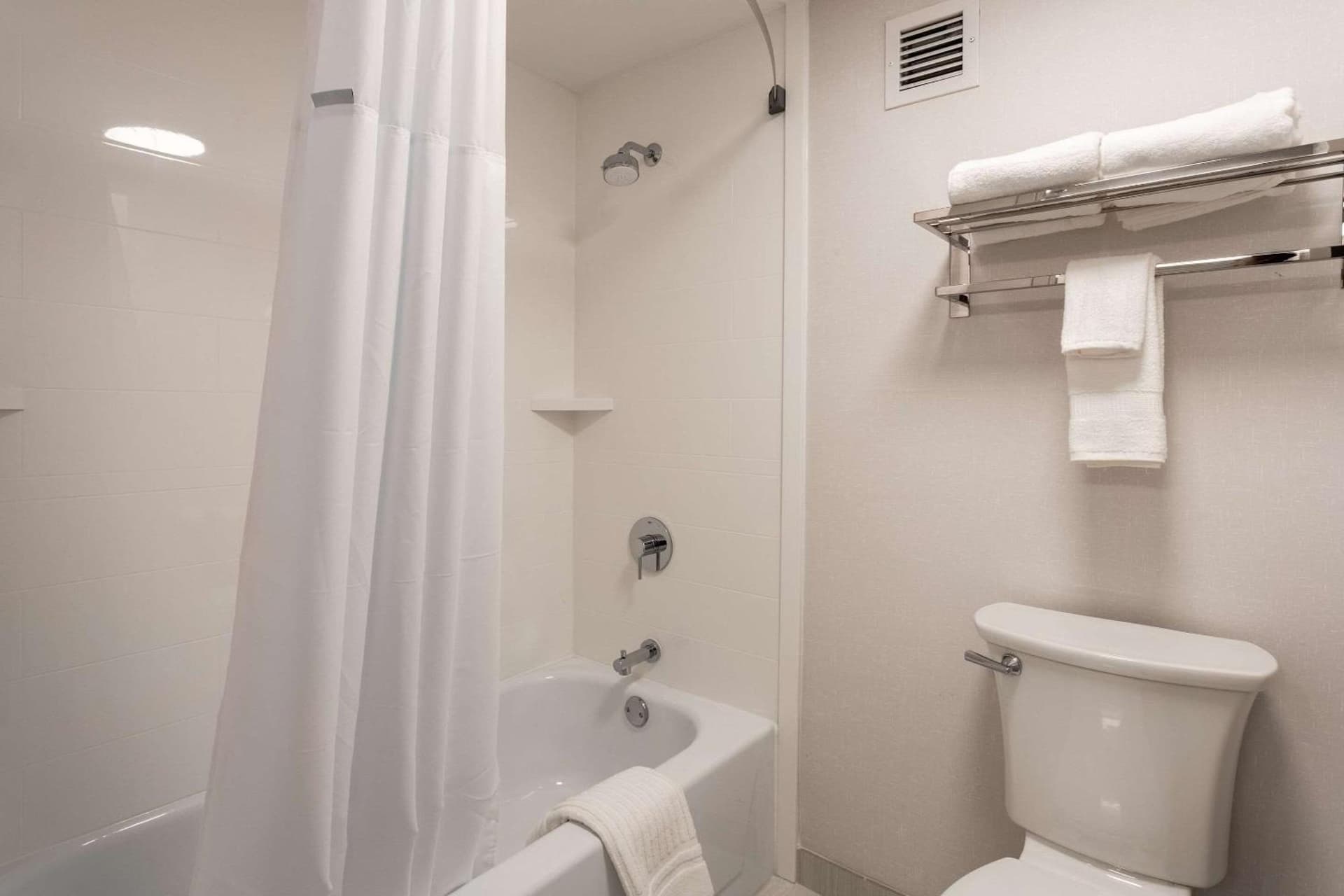 Comfort Inn & Suites Buffalo Airport gallery photo in Buffalo, NY — image 14