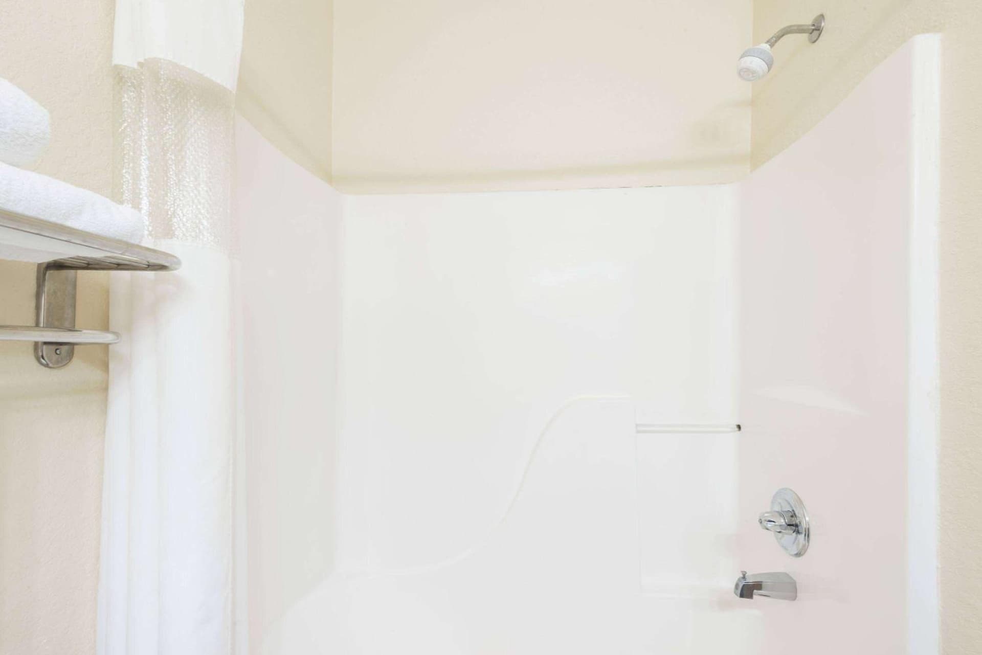 Days Inn & Suites by Wyndham Prattville-Montgomery gallery photo in Prattville, AL — image 32