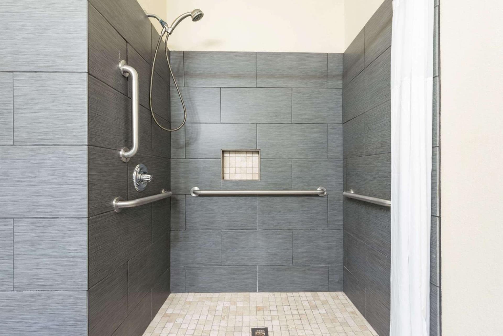 Days Inn & Suites by Wyndham Prattville-Montgomery gallery photo in Prattville, AL — image 38