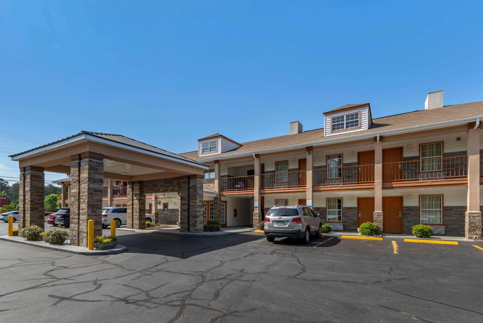 Quality Inn Covington interior in Covington, GA — gallery photo 2