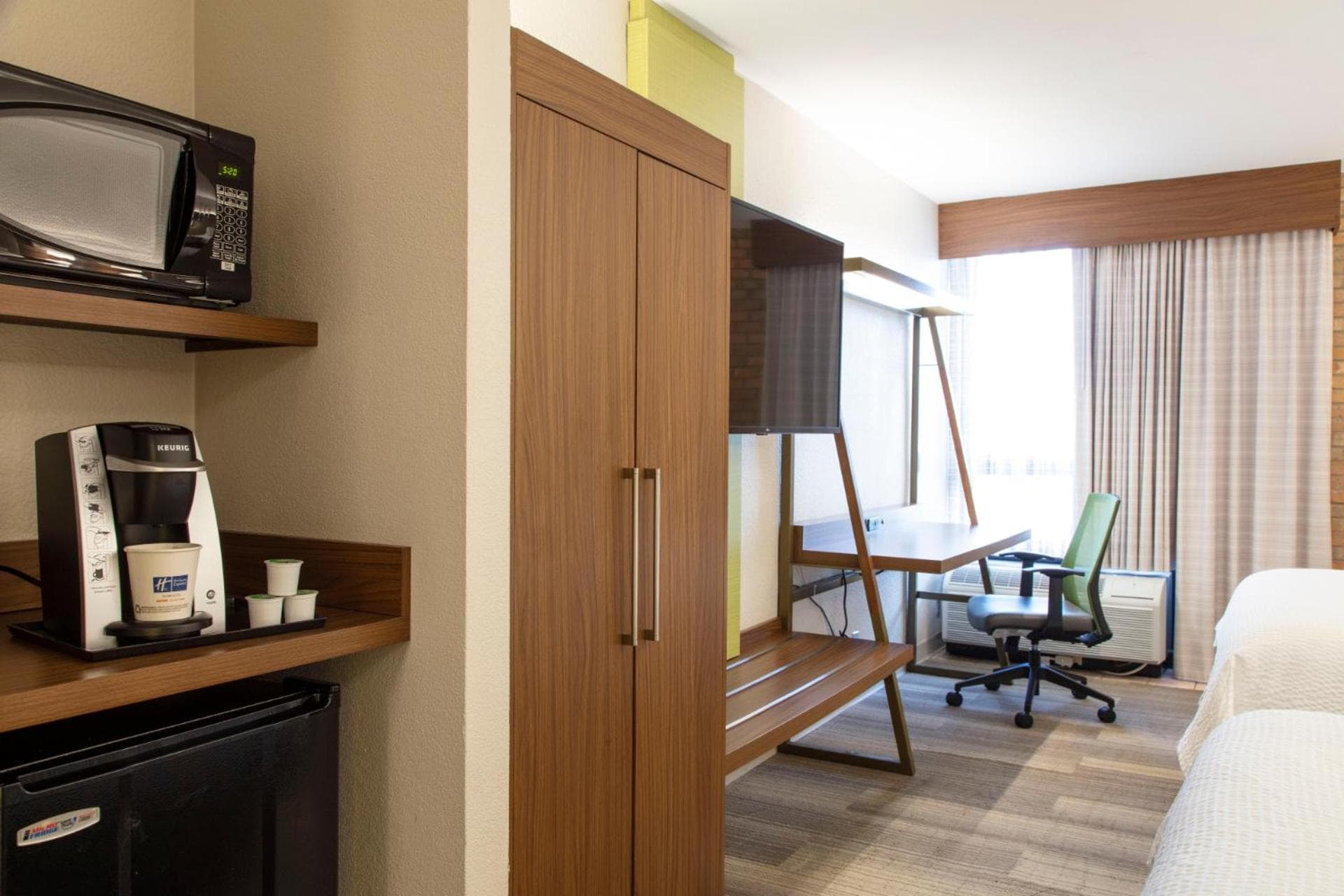 Holiday Inn Express - San Antonio Airport by IHG gallery photo in San Antonio, TX — image 27
