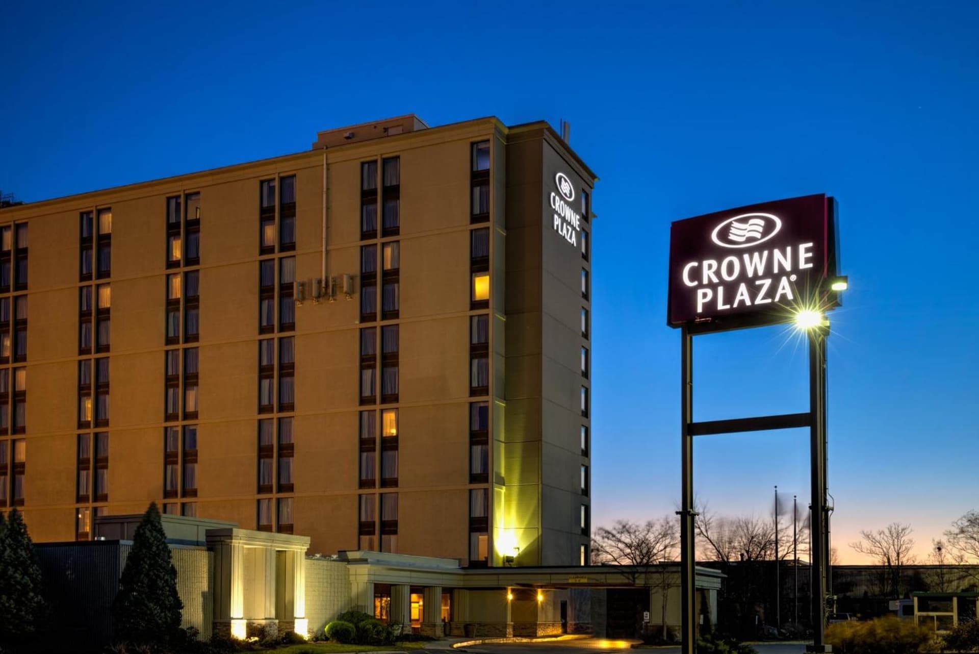 Crowne Plaza Newark Airport by IHG gallery photo in Elizabeth, NJ — image 9