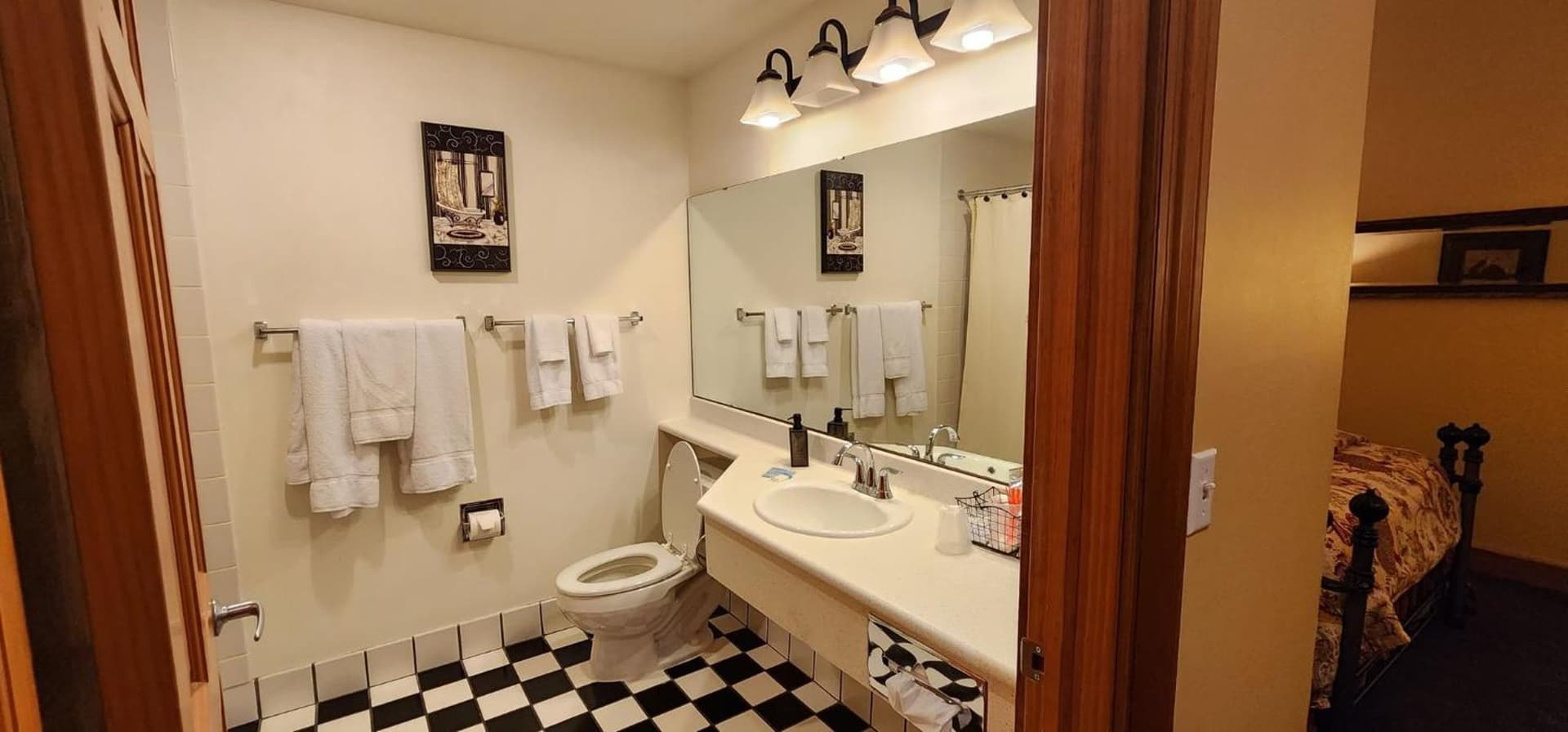 Nuks Executive Suites gallery photo in De Pere, WI — image 84