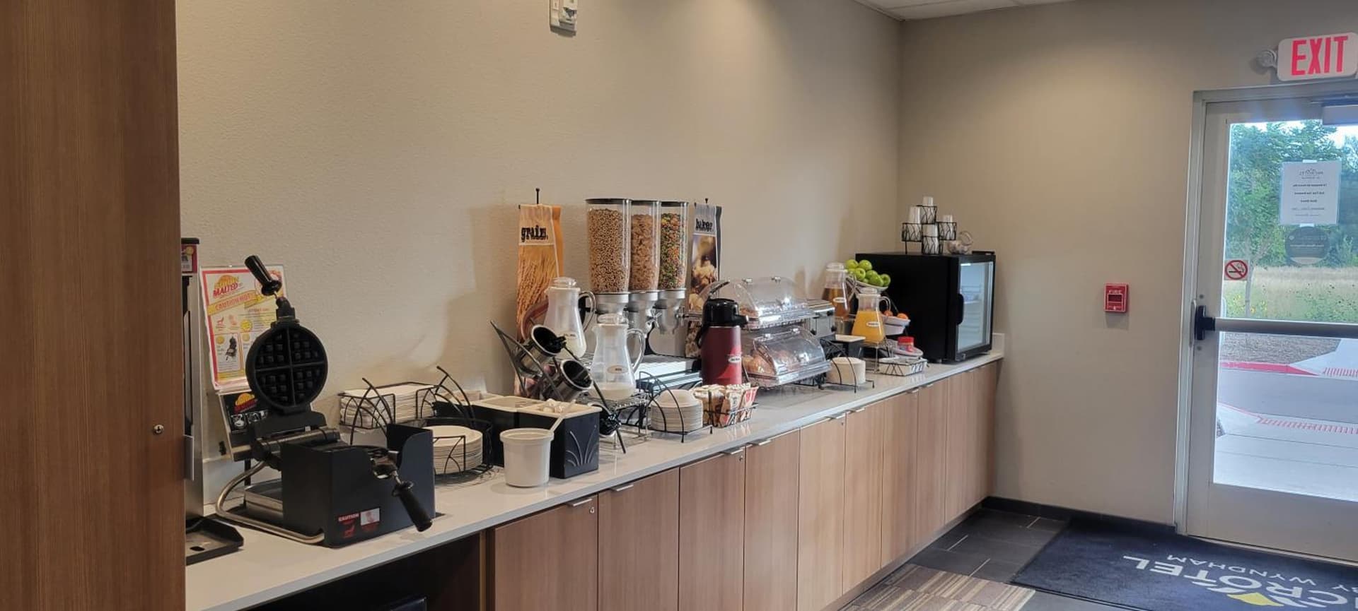 Microtel Inn & Suites by Wyndham Fountain Fort Carson property views in Fountain, CO — gallery photo 3