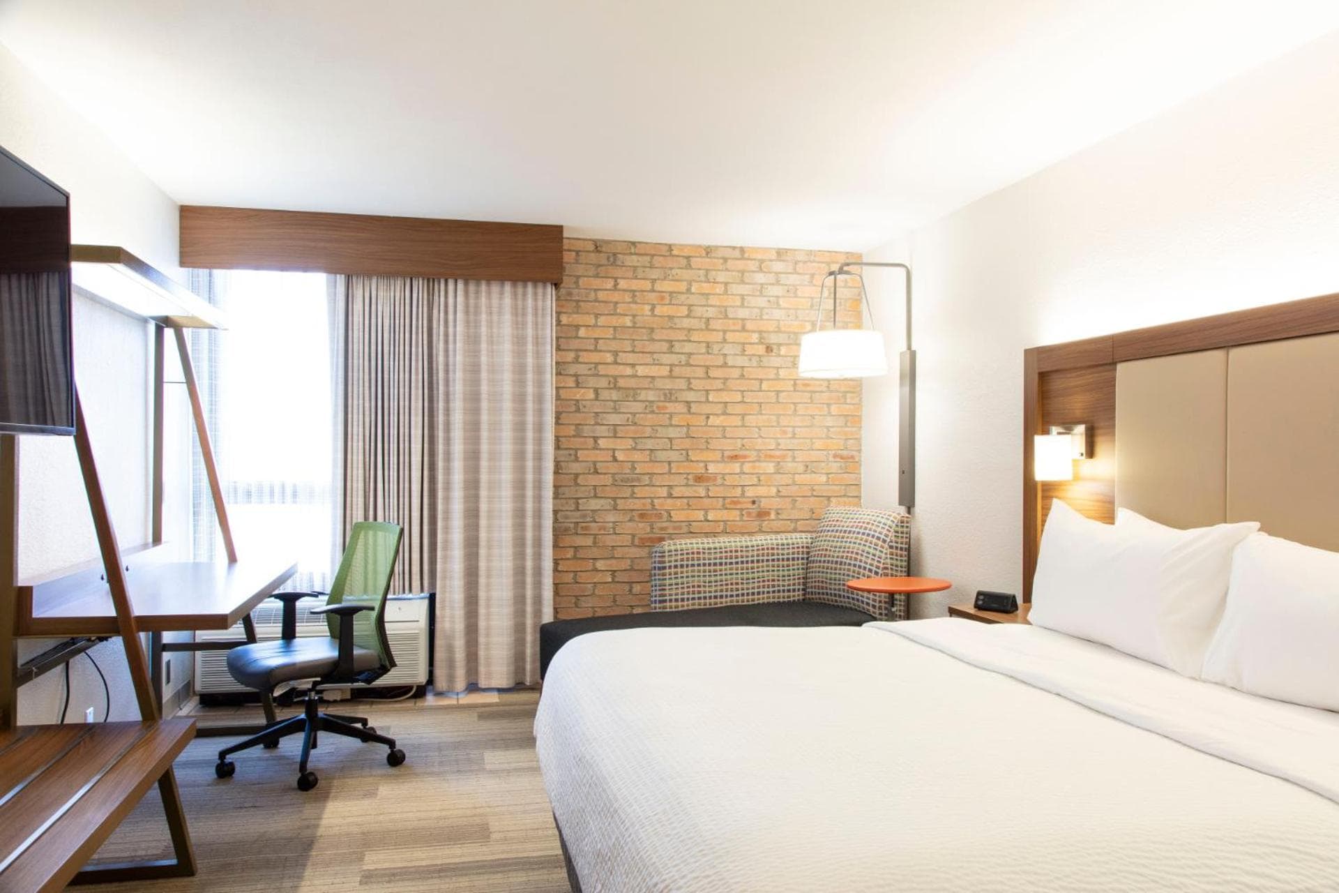 Holiday Inn Express - San Antonio Airport by IHG gallery photo in San Antonio, TX — image 7