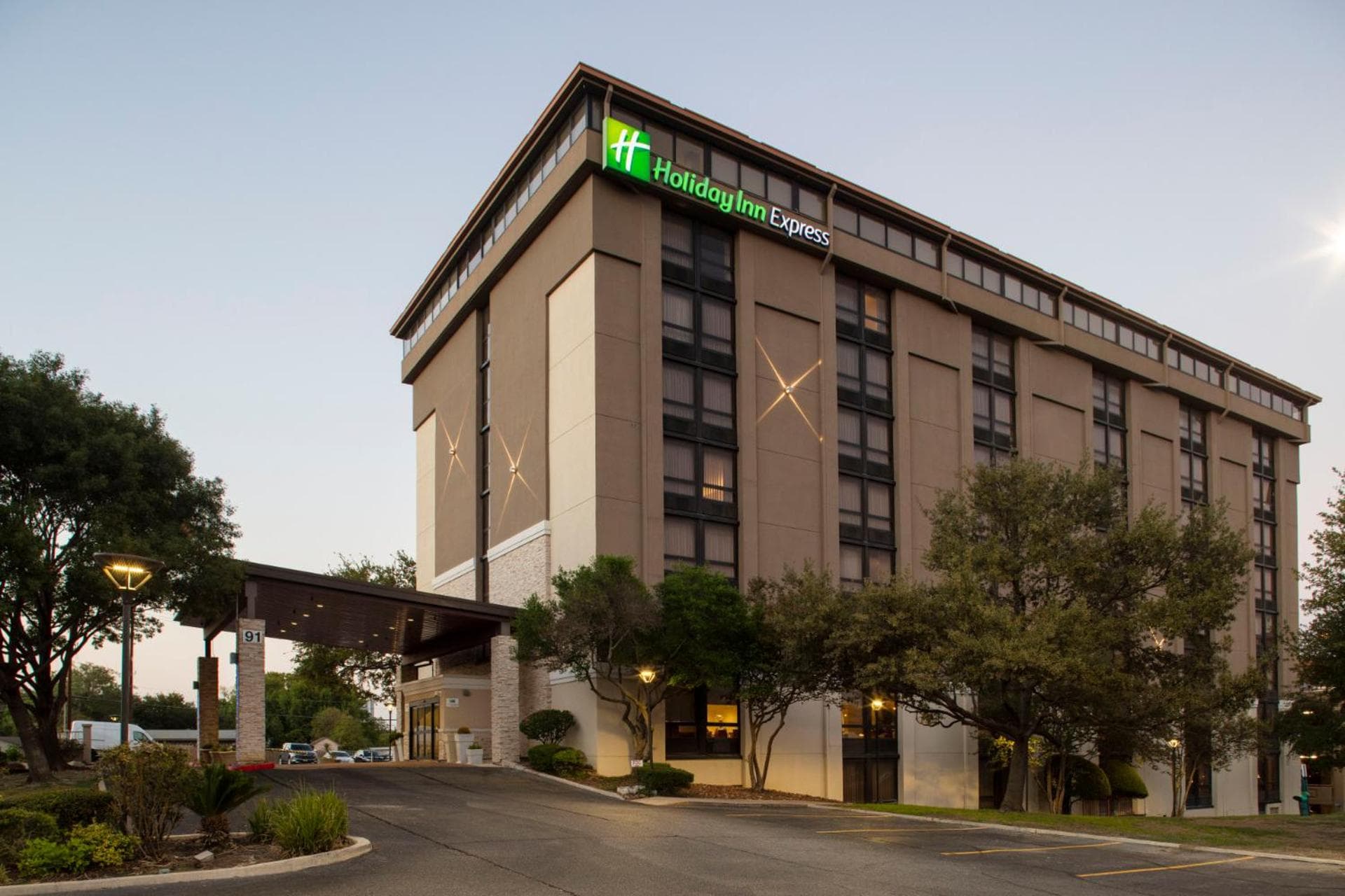 Holiday Inn Express - San Antonio Airport by IHG interior in San Antonio, TX — gallery photo 2