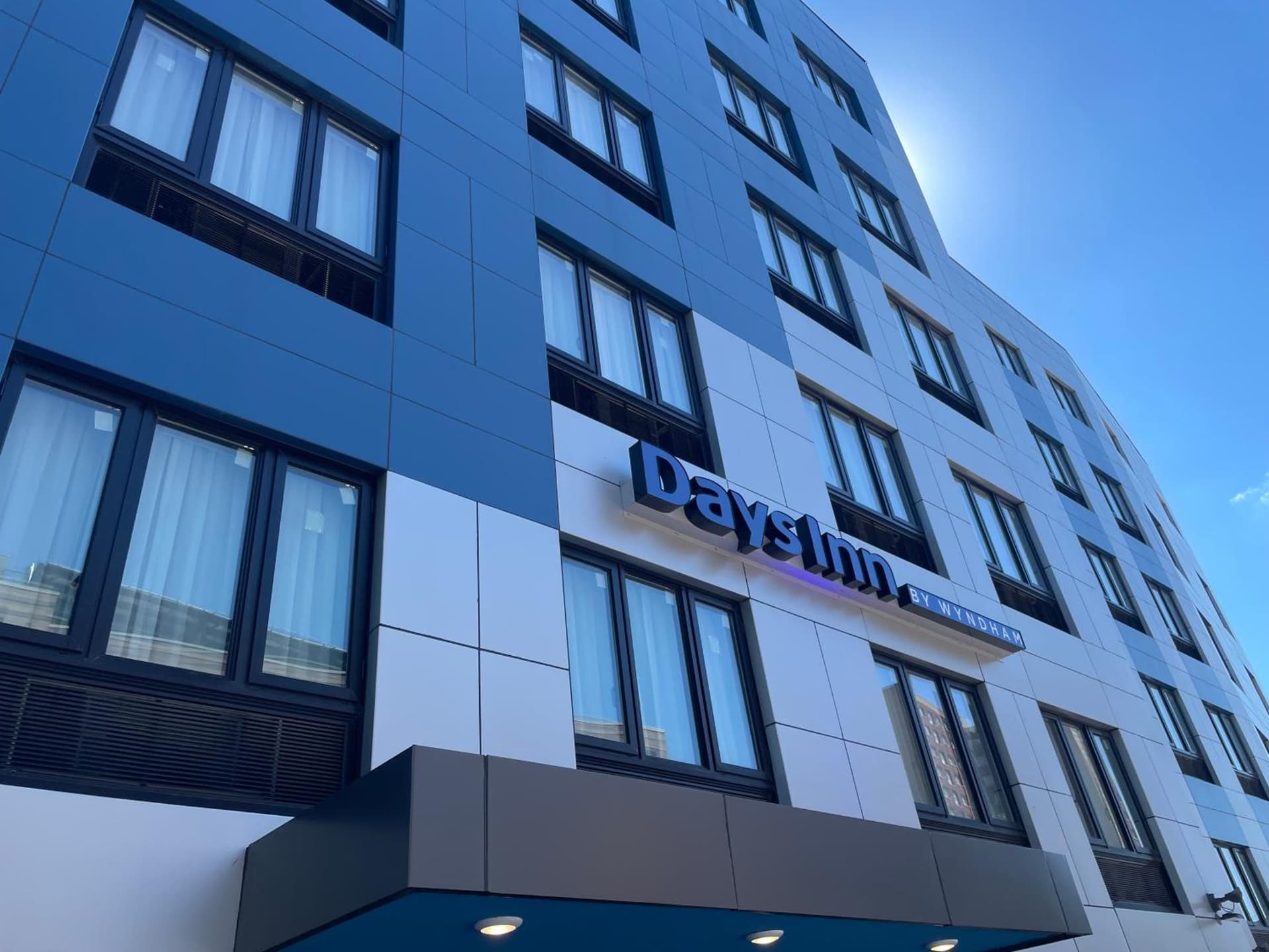 Days Inn by Wyndham Bronx NYC featured exterior or lobby in Bronx, NY — similar hotel