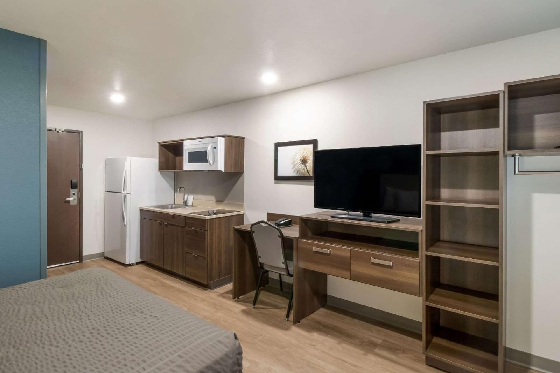 WoodSpring Suites Mesa Chandler gallery photo in Mesa, AZ — image 9