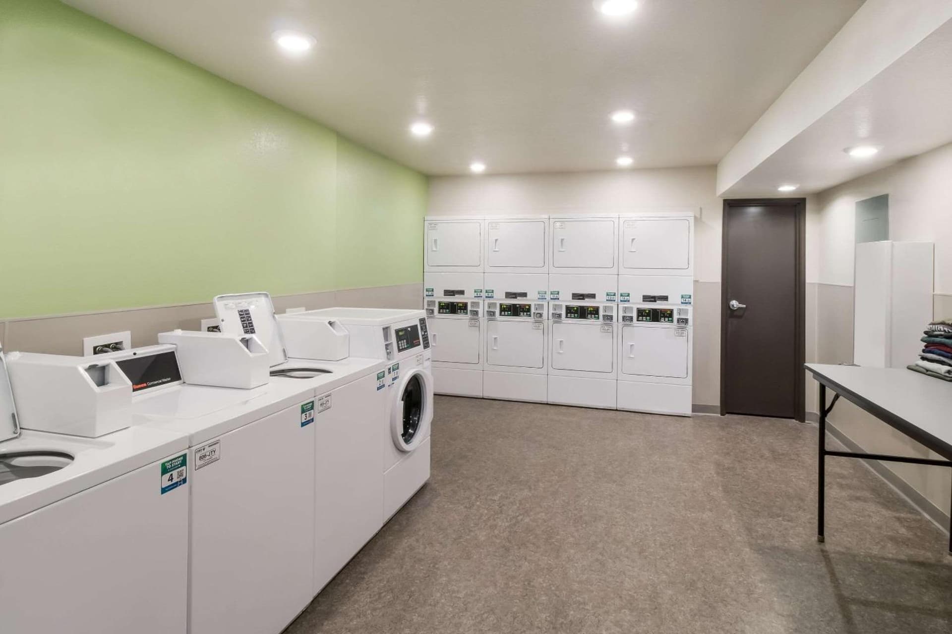 WoodSpring Suites Mesa Chandler gallery photo in Mesa, AZ — image 13