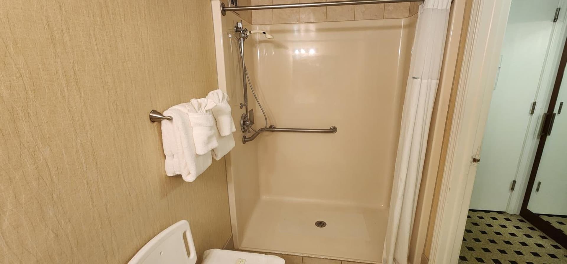 Penn Harris Hotel Harrisburg, Trademark by Wyndham interior in Harrisburg, PA — gallery photo 2