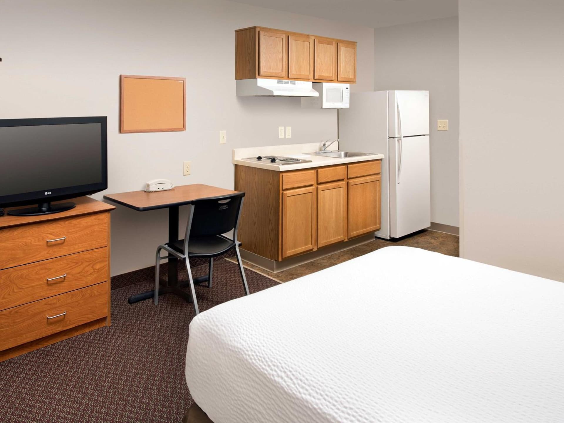Extended Stay America Select Suites - Kalamazoo - West interior in Kalamazoo, MI — gallery photo 2