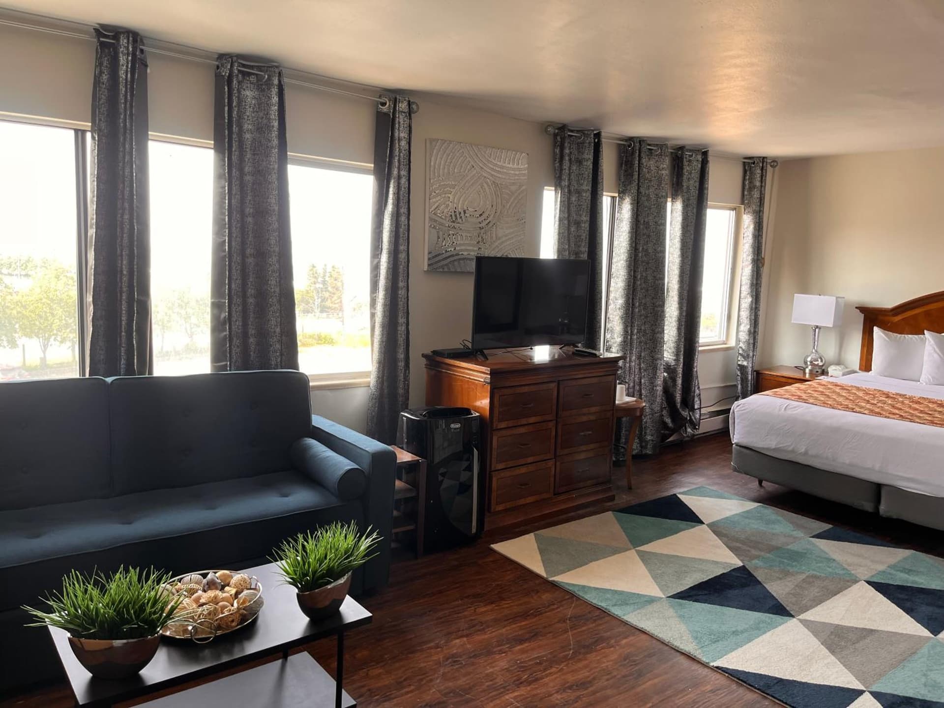 Ramada Downtown by Wyndham Anchorage gallery photo in Anchorage, AK — image 21