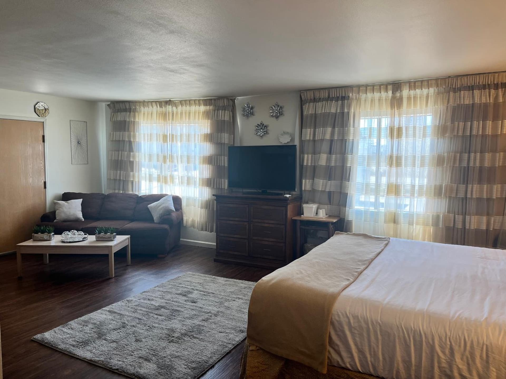 Ramada Downtown by Wyndham Anchorage gallery photo in Anchorage, AK — image 9