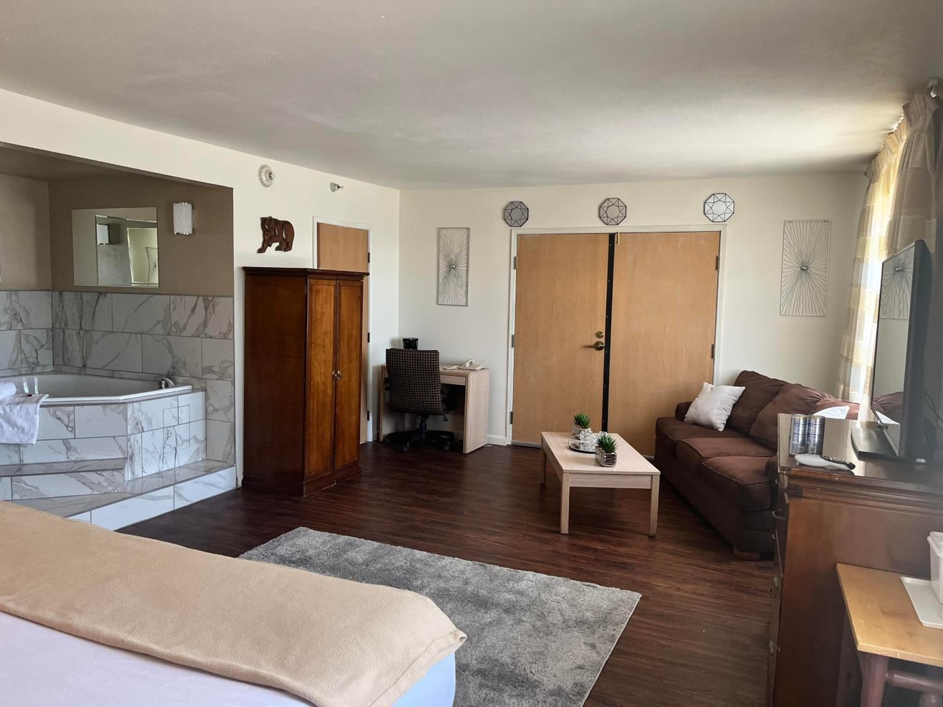 Ramada Downtown by Wyndham Anchorage gallery photo in Anchorage, AK — image 5