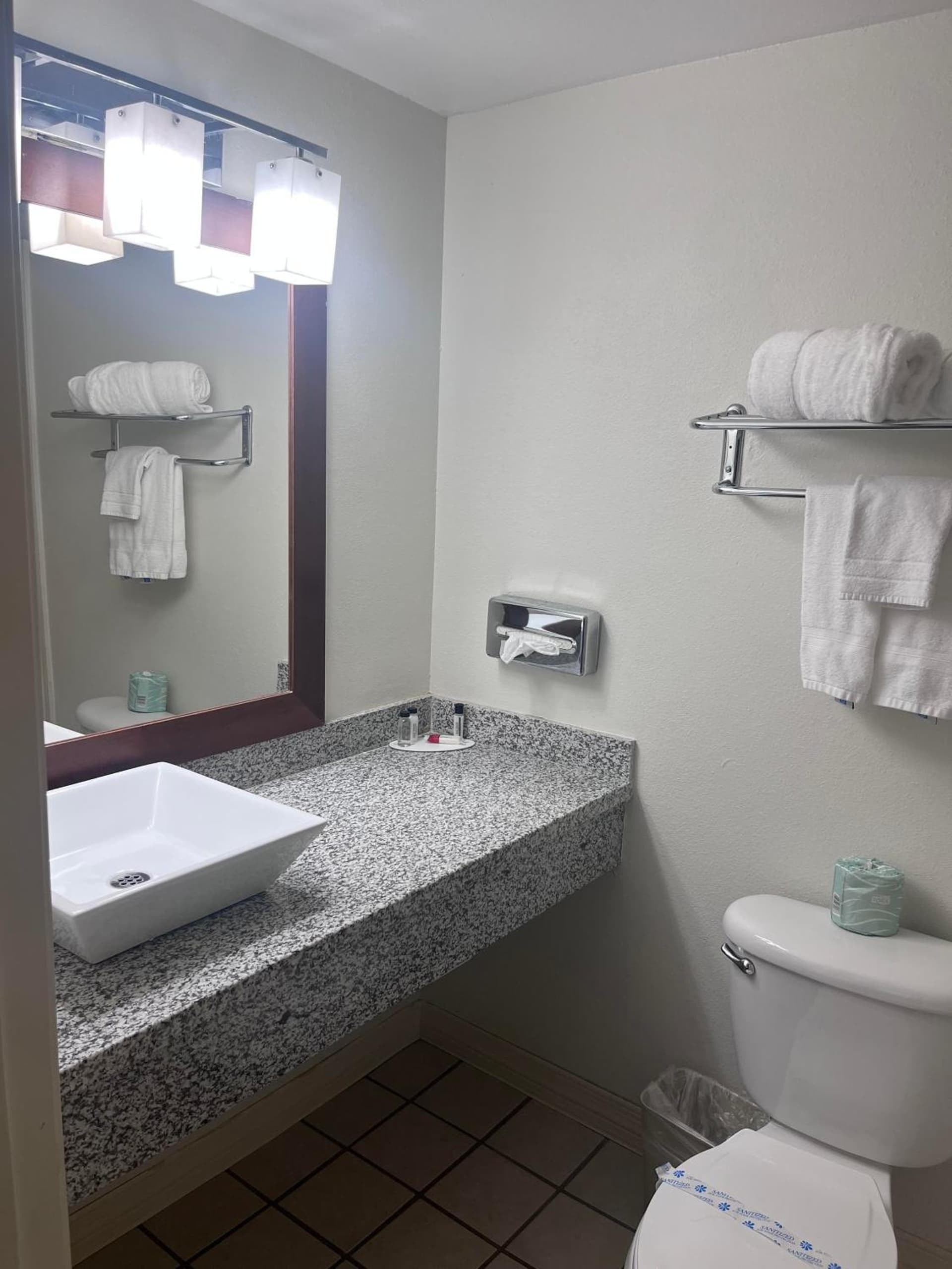 Ramada Downtown by Wyndham Anchorage gallery photo in Anchorage, AK — image 4