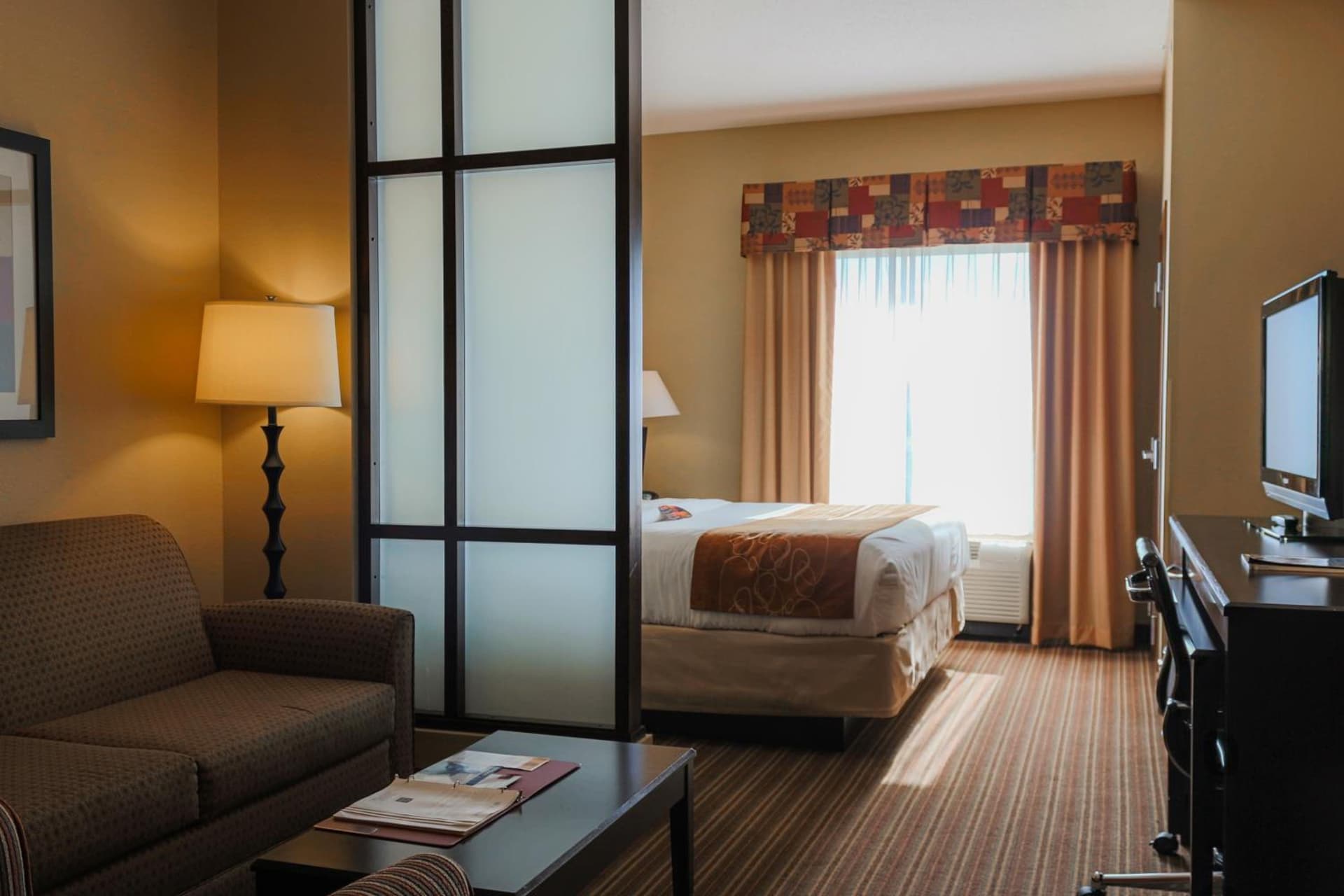 Comfort Suites Charleston West Ashley gallery photo in Charleston, SC — image 12