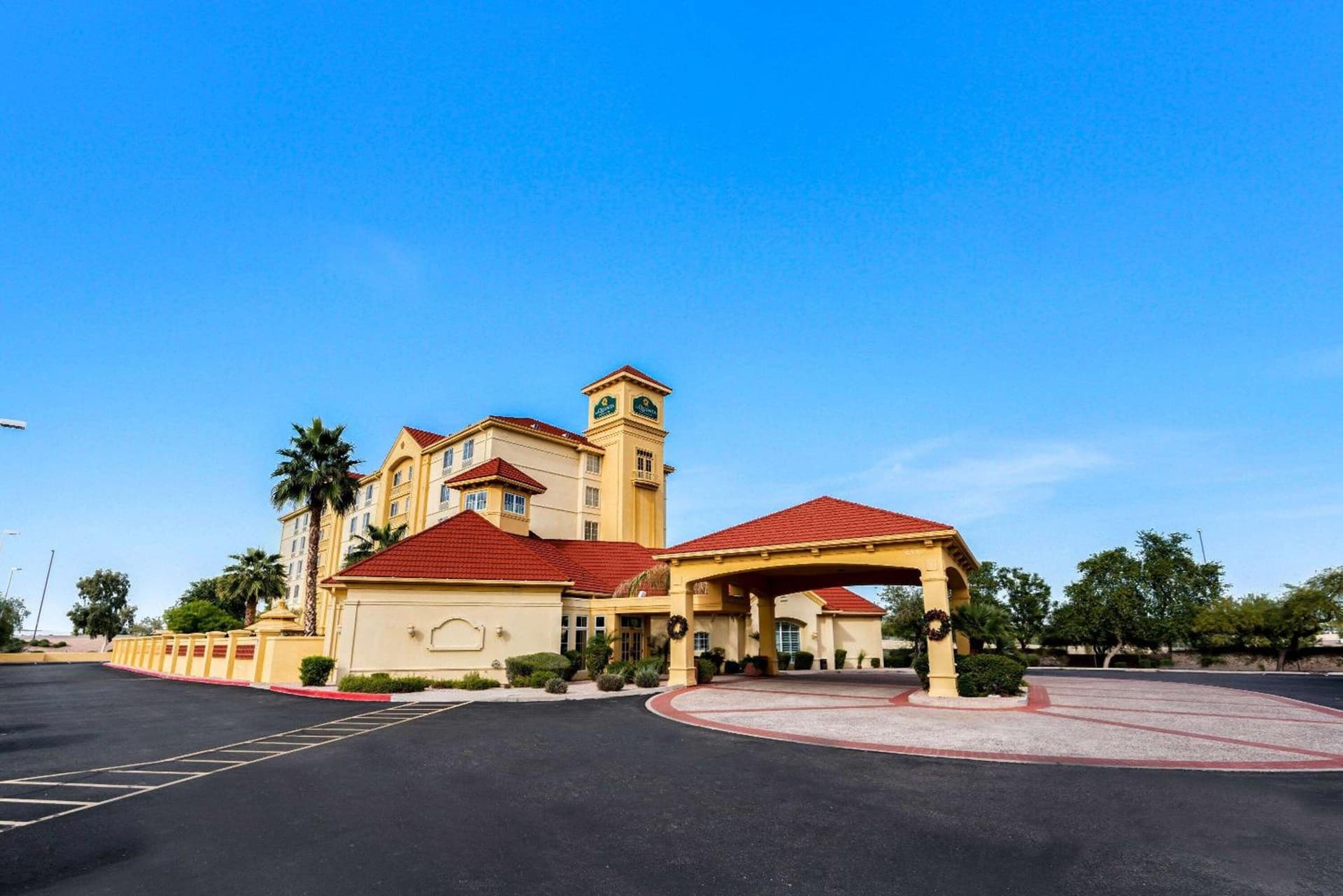 La Quinta Inn & Suites by Wyndham Mesa Superstition Springs property views in Mesa, AZ — gallery photo 3