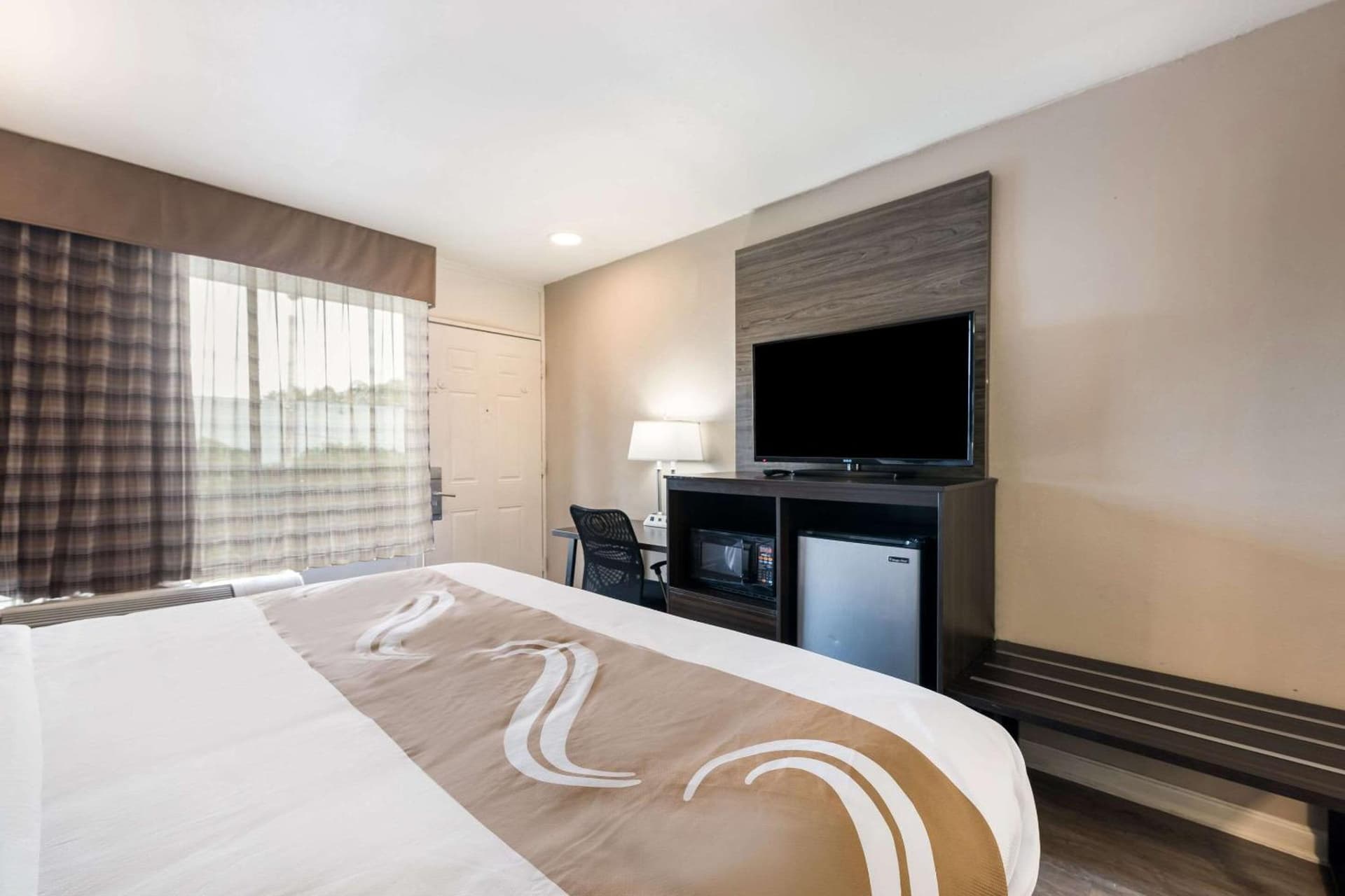 Quality Inn Gastonia East interior in Gastonia, NC — gallery photo 2