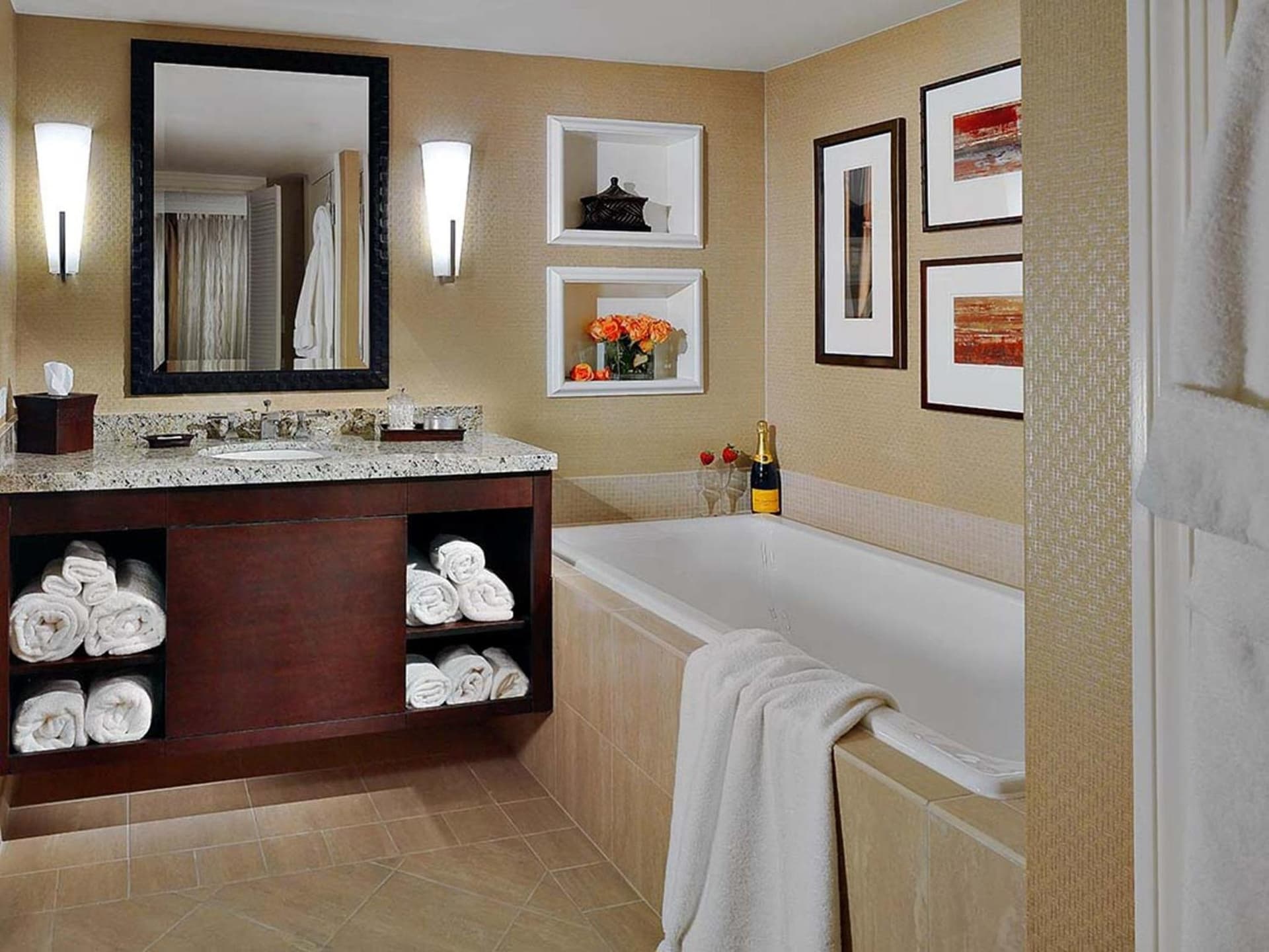 Crowne Plaza Hotel Jacksonville Airport/I-95N by IHG gallery photo in Jacksonville, FL — image 43
