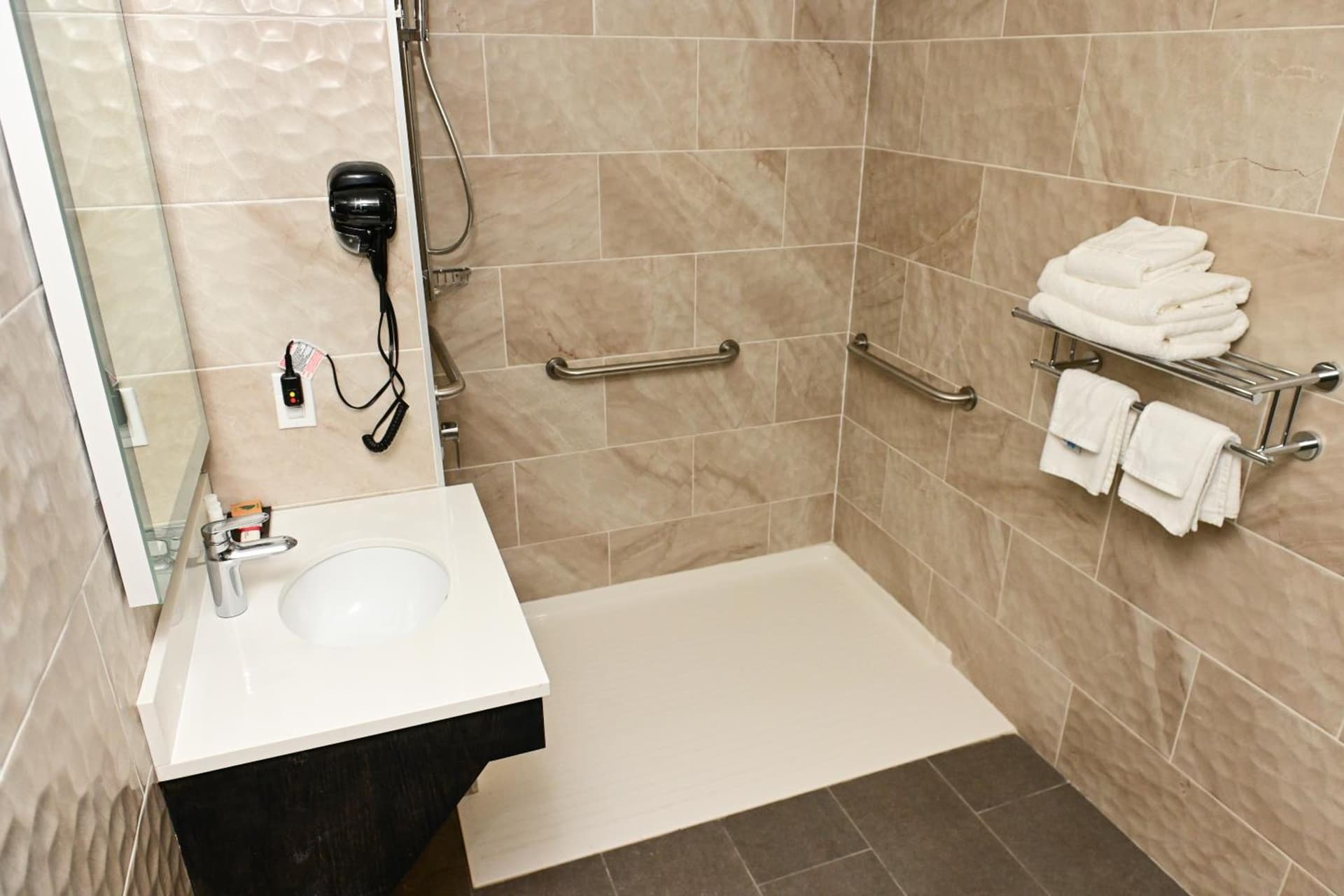 Days Inn by Wyndham Bronx NYC gallery photo in Bronx, NY — image 12