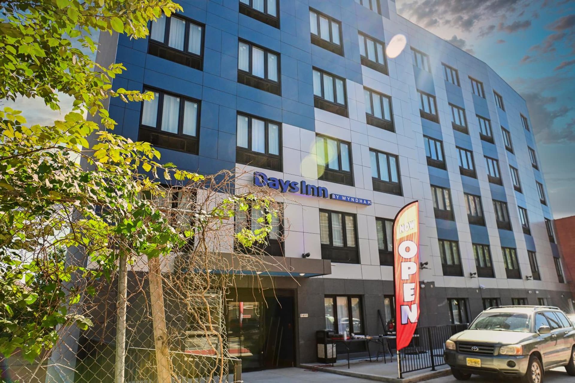 Days Inn by Wyndham Bronx NYC interior in Bronx, NY — gallery photo 2