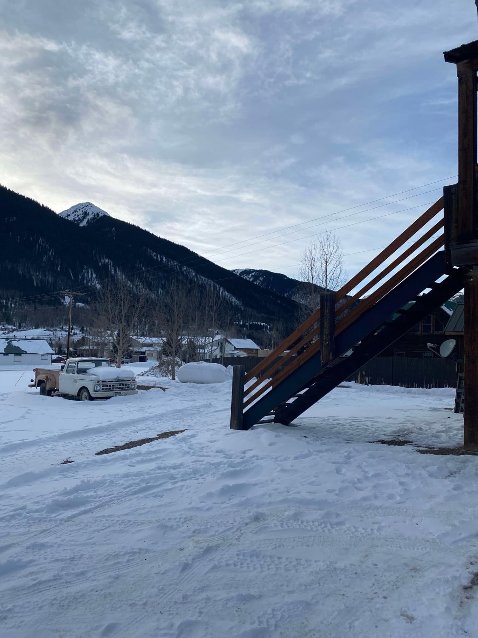 Canyon View Motel- Family w Queen Daybed Trundle property views in Silverton, CO — gallery photo 3