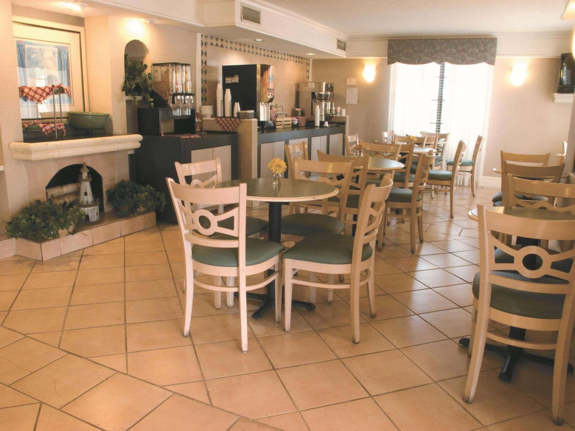 Super 8 by Wyndham Austin South I-35 interior in Austin, TX — gallery photo 2