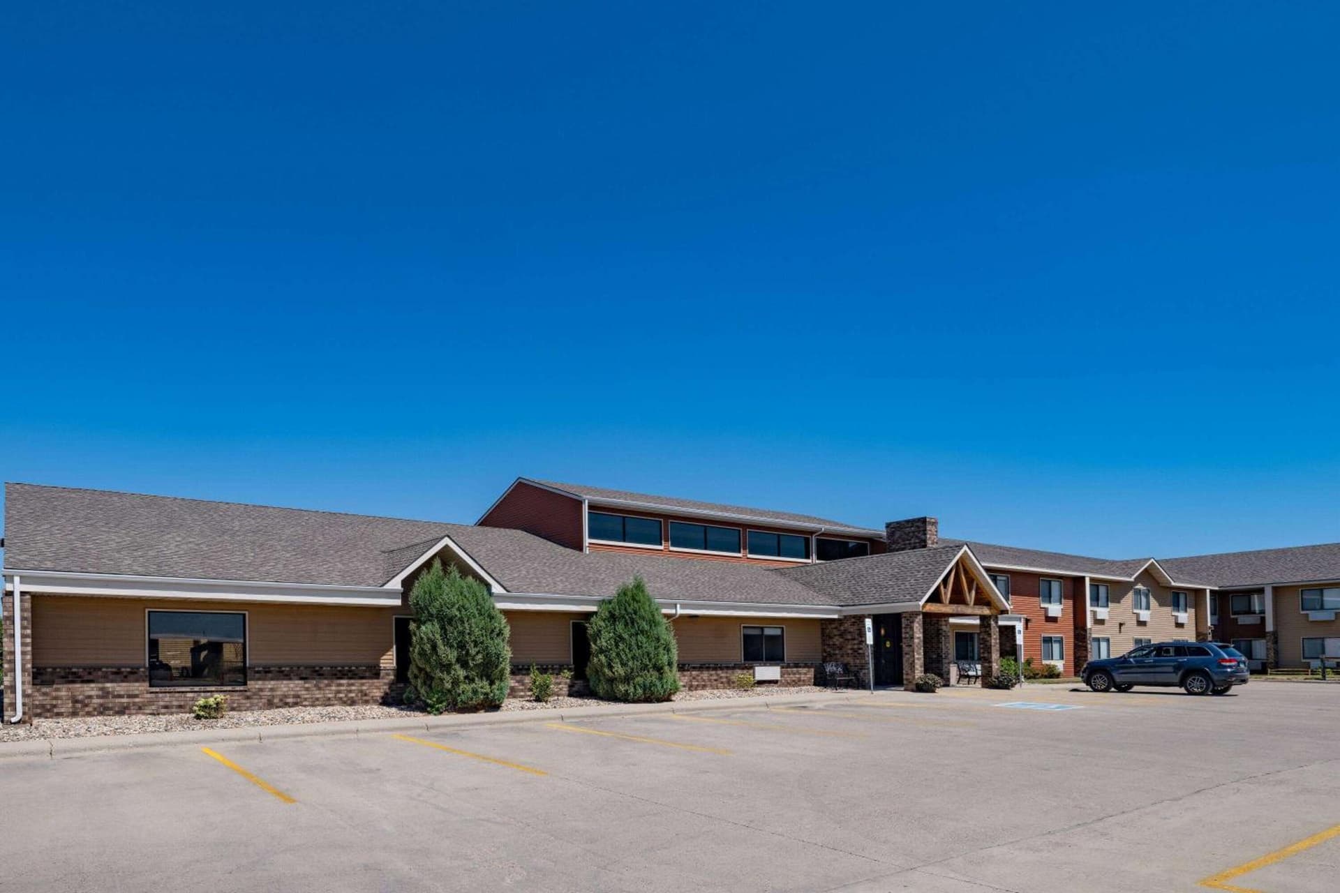 AmericInn by Wyndham Aberdeen Event Center interior in Aberdeen, SD — gallery photo 2