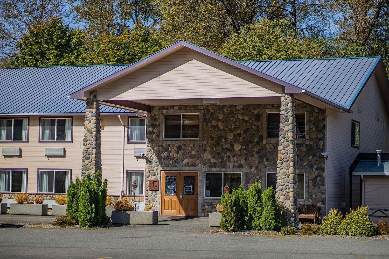 Crest Trail Lodge interior in Packwood, WA — gallery photo 2