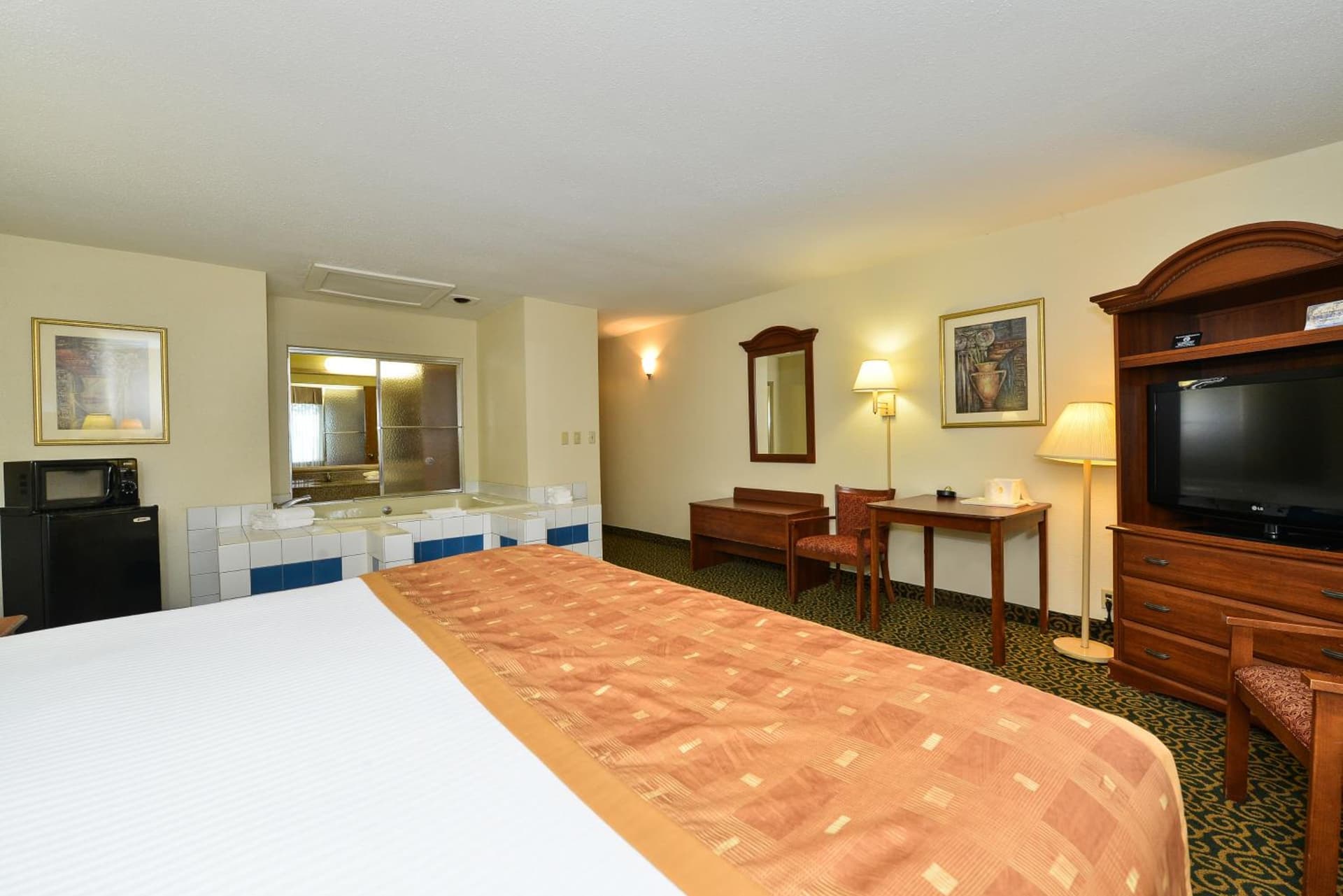 Deluxe Inn Wytheville property views in Wytheville, VA — gallery photo 3