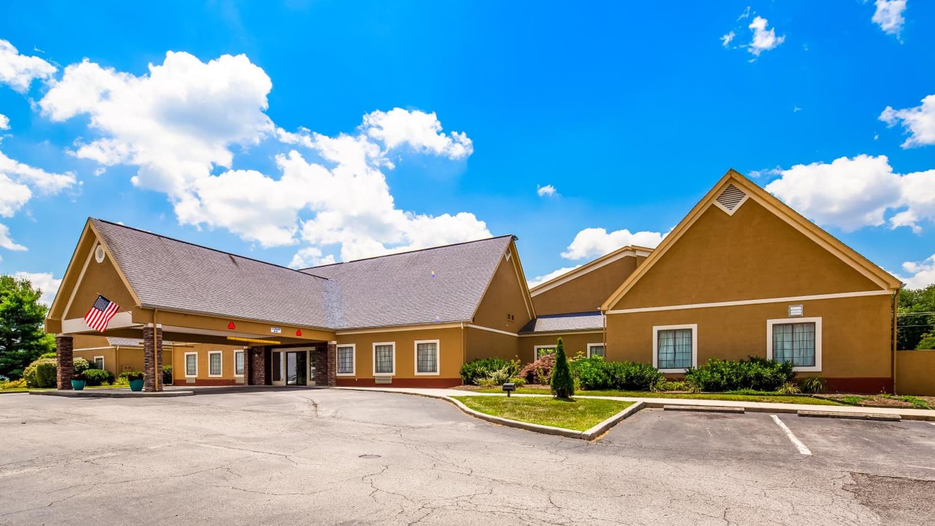 Deluxe Inn Wytheville featured exterior or lobby in Wytheville, VA — similar hotel