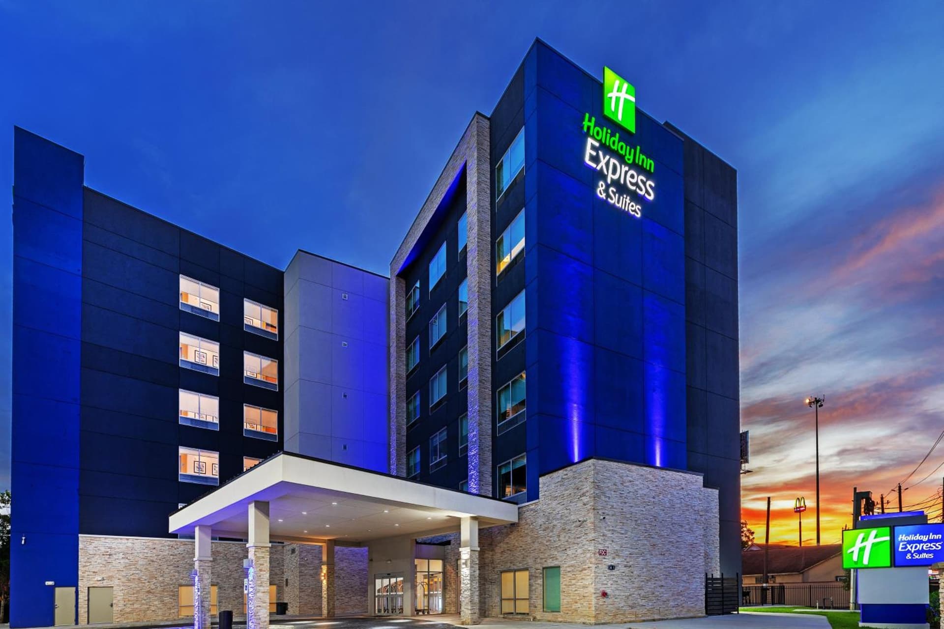 Holiday Inn Express & Suites - Houston - Downtown North by IHG featured exterior or lobby in Houston, TX — similar hotel