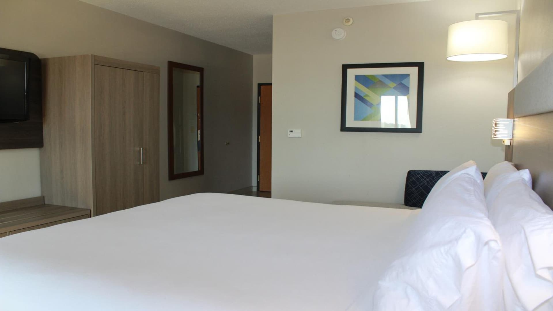 Holiday Inn Express Hotel & Suites Hope Mills-Fayetteville Airport by IHG gallery photo in Hope Mills, NC — image 9
