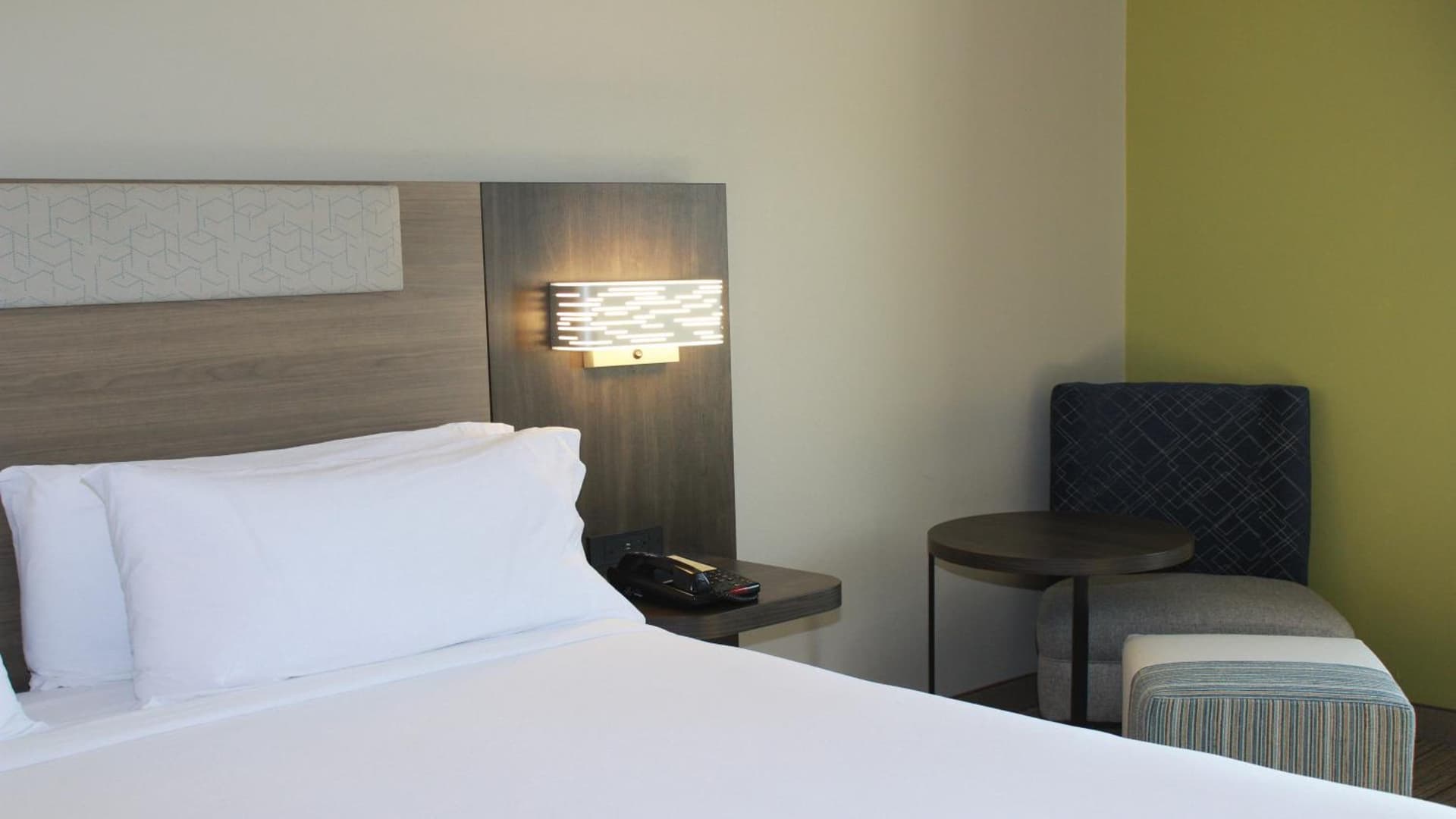 Holiday Inn Express Hotel & Suites Hope Mills-Fayetteville Airport by IHG gallery photo in Hope Mills, NC — image 11