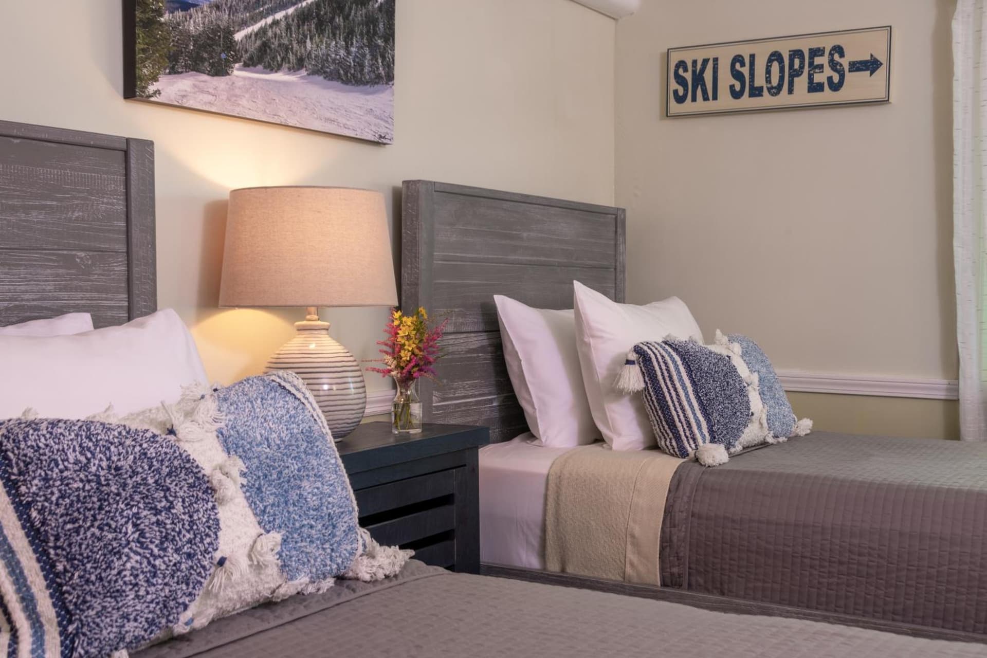 White Horse Lodge interior in Waitsfield — gallery photo 2