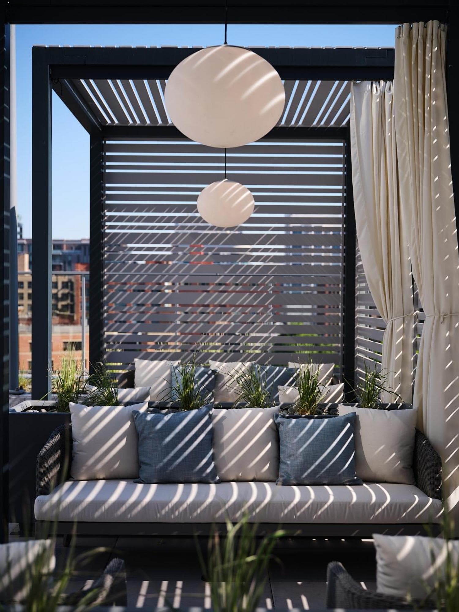 Level Chicago - River North featured exterior or lobby in Chicago, IL — similar hotel