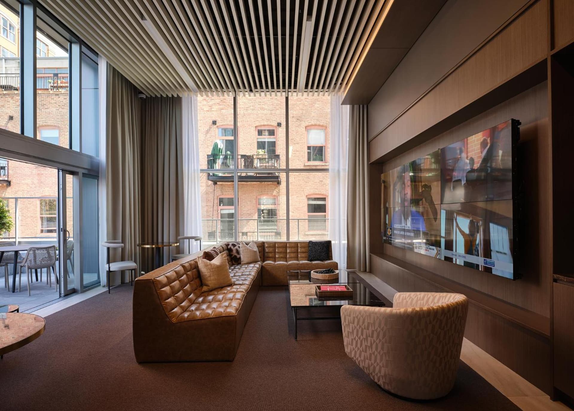 Level Chicago - River North property views in Chicago, IL — gallery photo 3