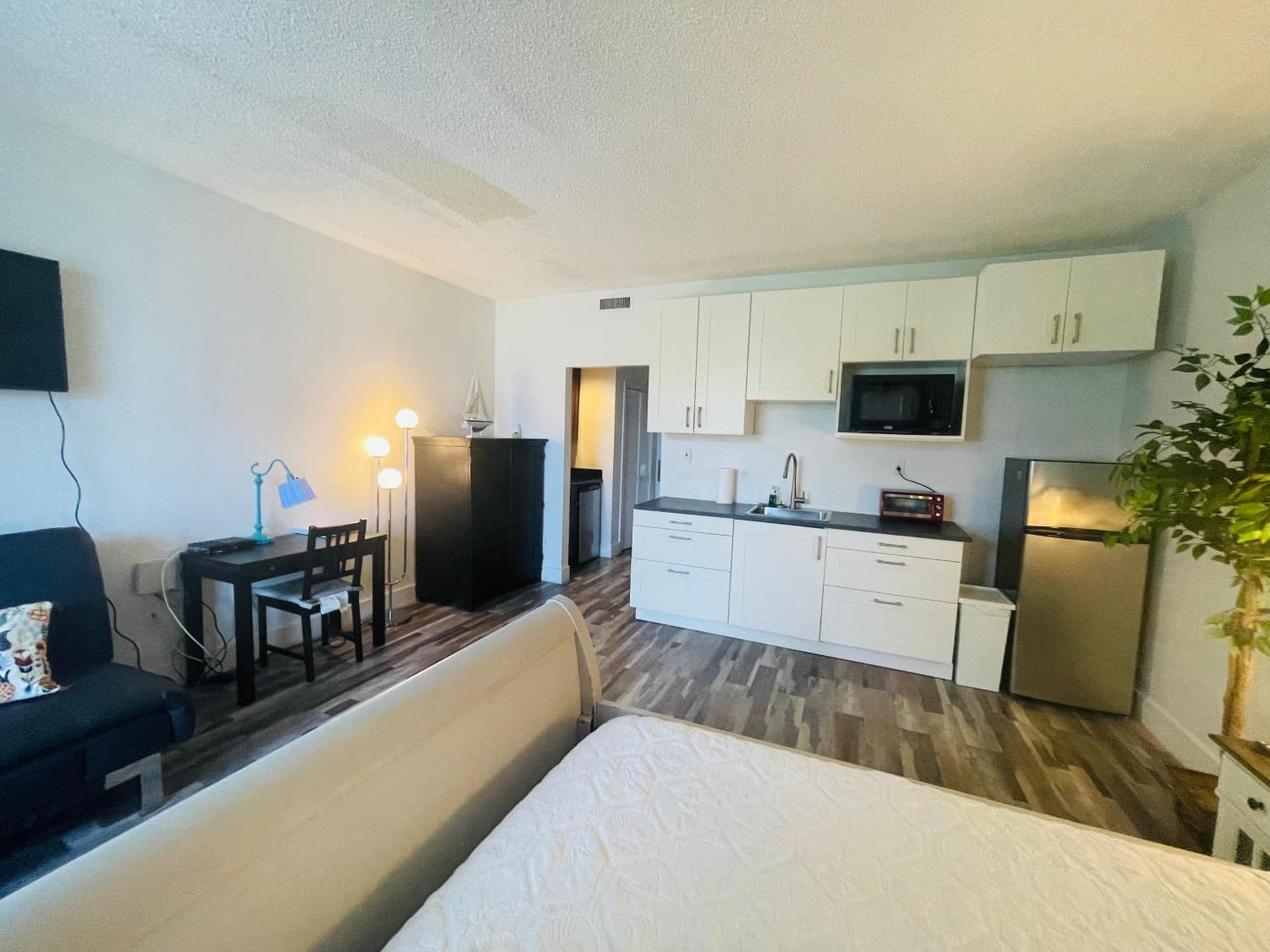 TAMPA BAY, BEACH step away, WIFI, FREE PARKING,POOLS, JACUZZI gallery photo in Ruskin, FL — image 10