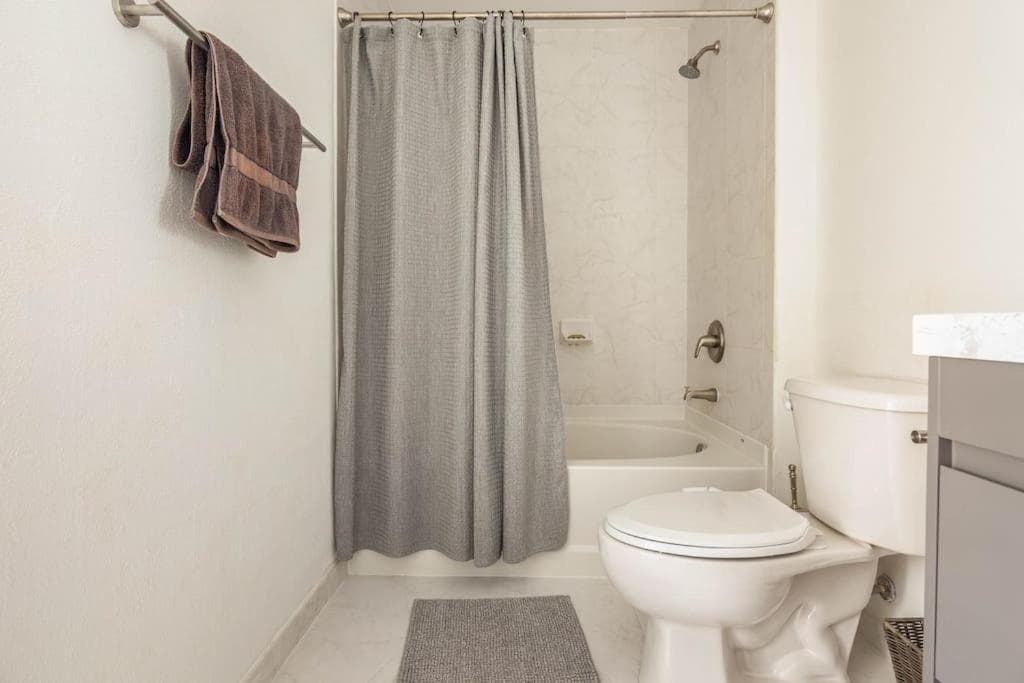 1Br Loft in downtown with bay view and workspace property views in Miami, FL — gallery photo 3