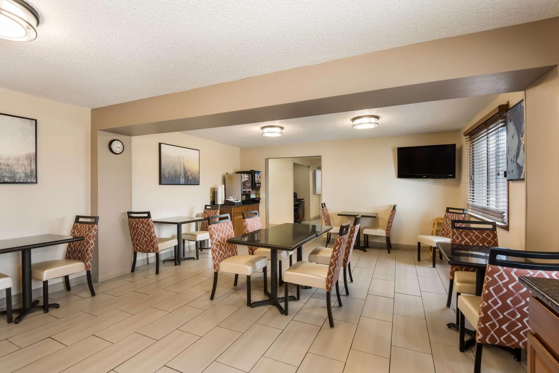 Best Western Mount Pleasant Inn property views in Mount Pleasant, IA — gallery photo 3