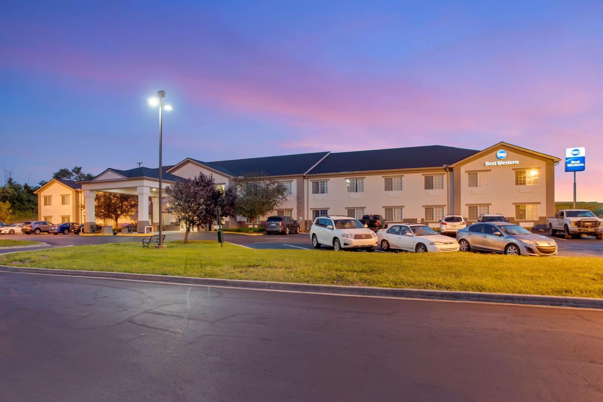 Best Western Lawrenceburg Inn featured exterior or lobby in Lawrenceburg, KY — similar hotel