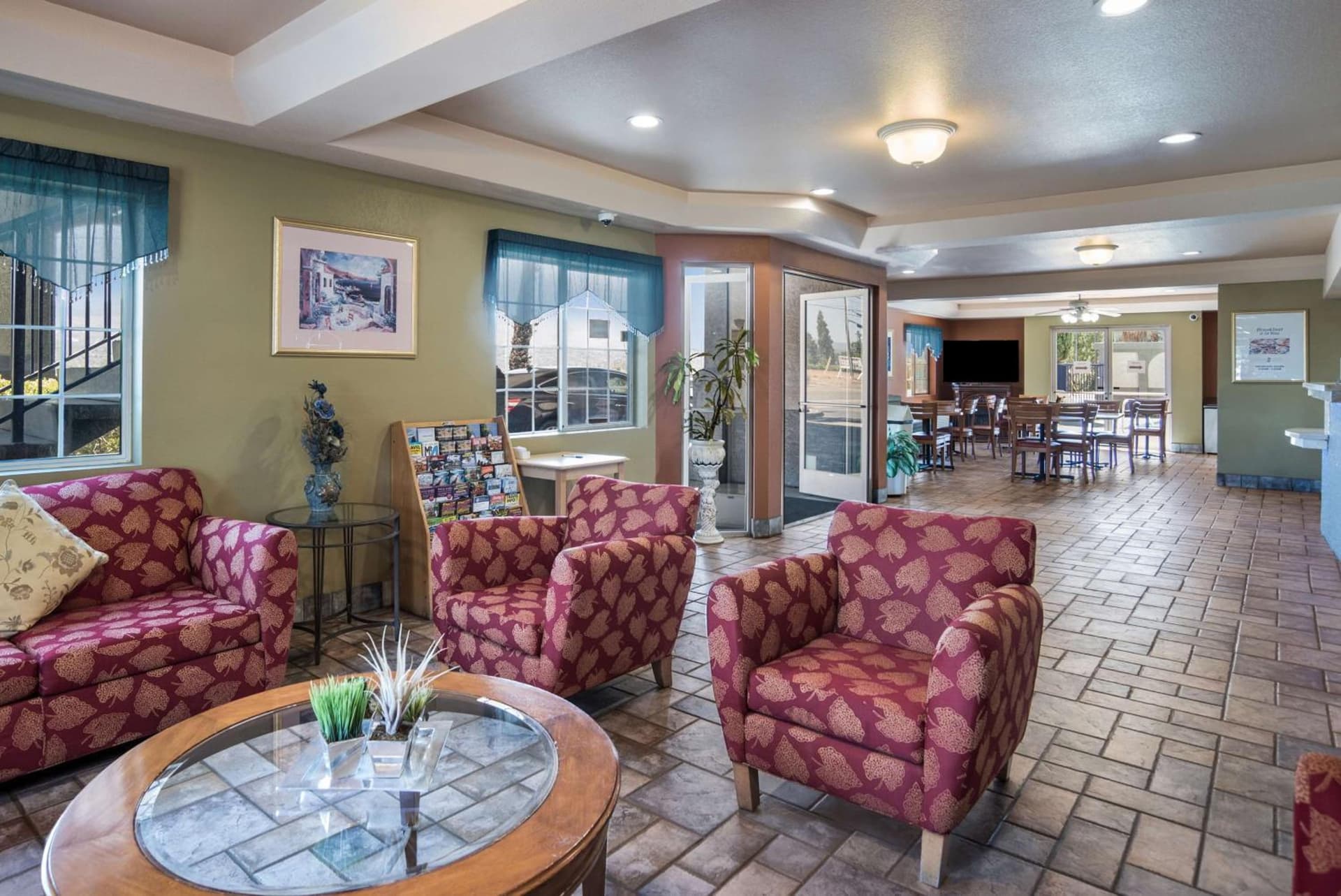 SureStay Hotel by Best Western Ukiah property views in Ukiah, CA — gallery photo 3