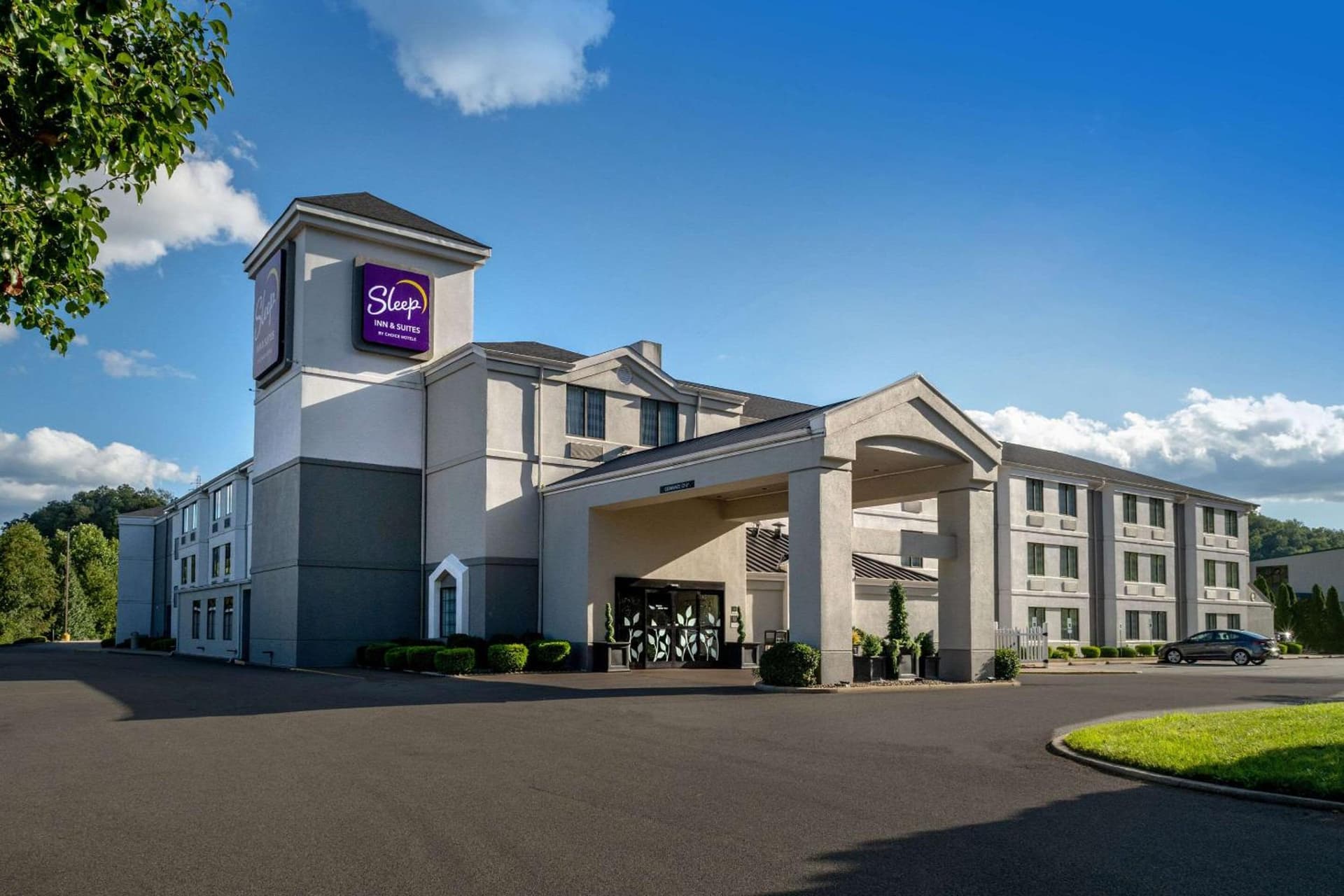 Sleep Inn & Suites Cross Lanes - South Charleston interior in Cross Lanes, WV — gallery photo 2