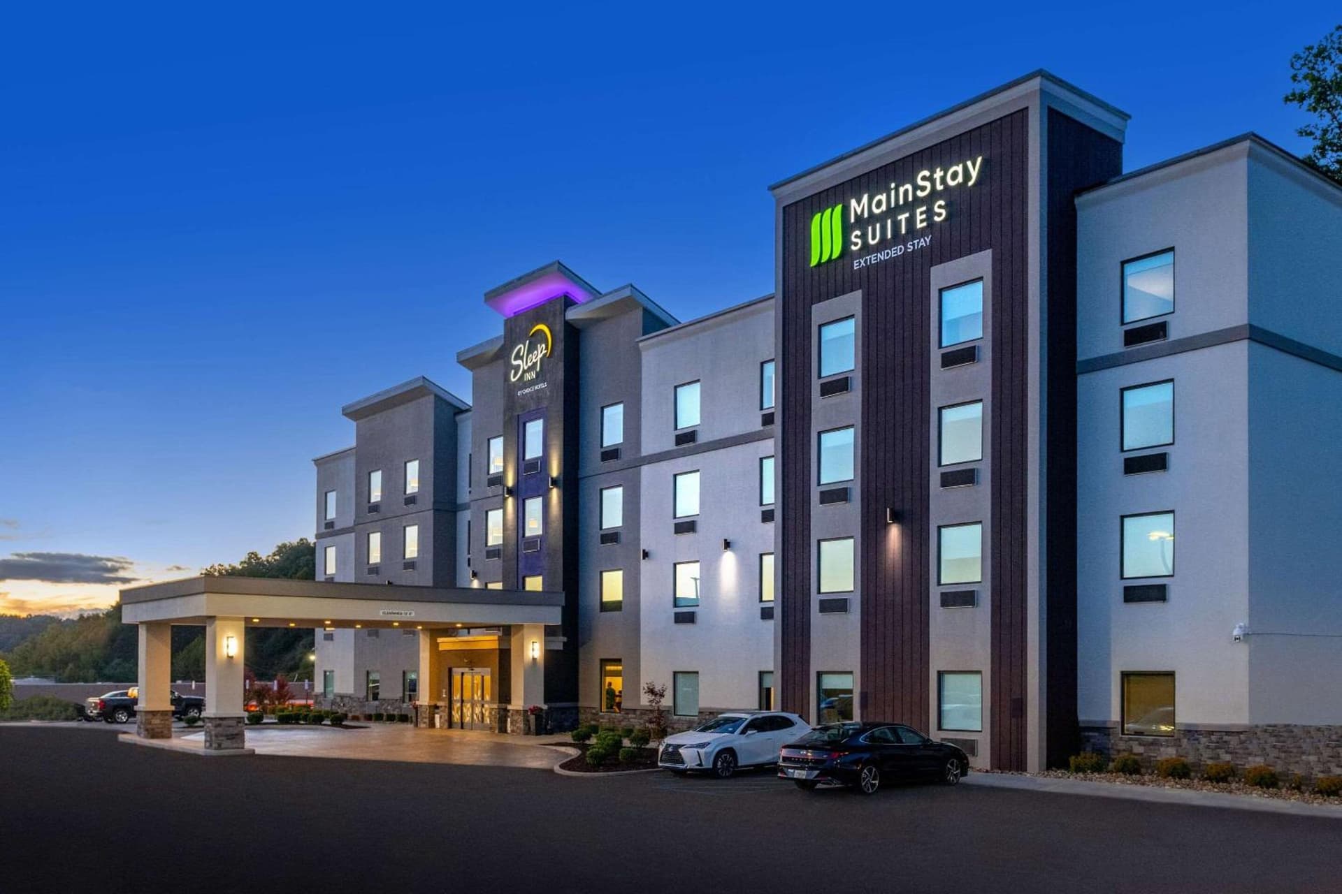 MainStay Suites Winfield-Teays Valley interior in Hurricane, WV — gallery photo 2