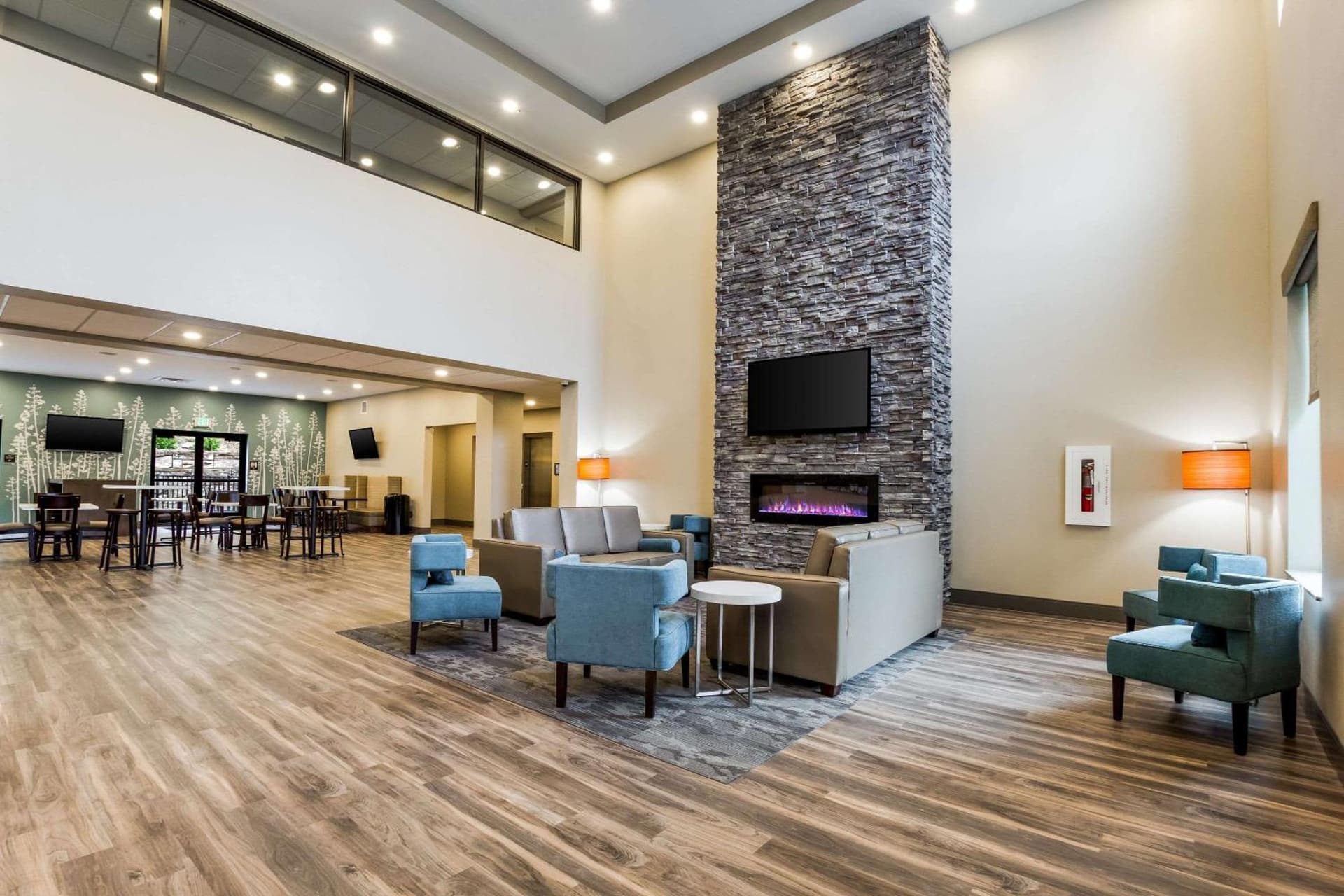 MainStay Suites Winfield-Teays Valley property views in Hurricane, WV — gallery photo 3