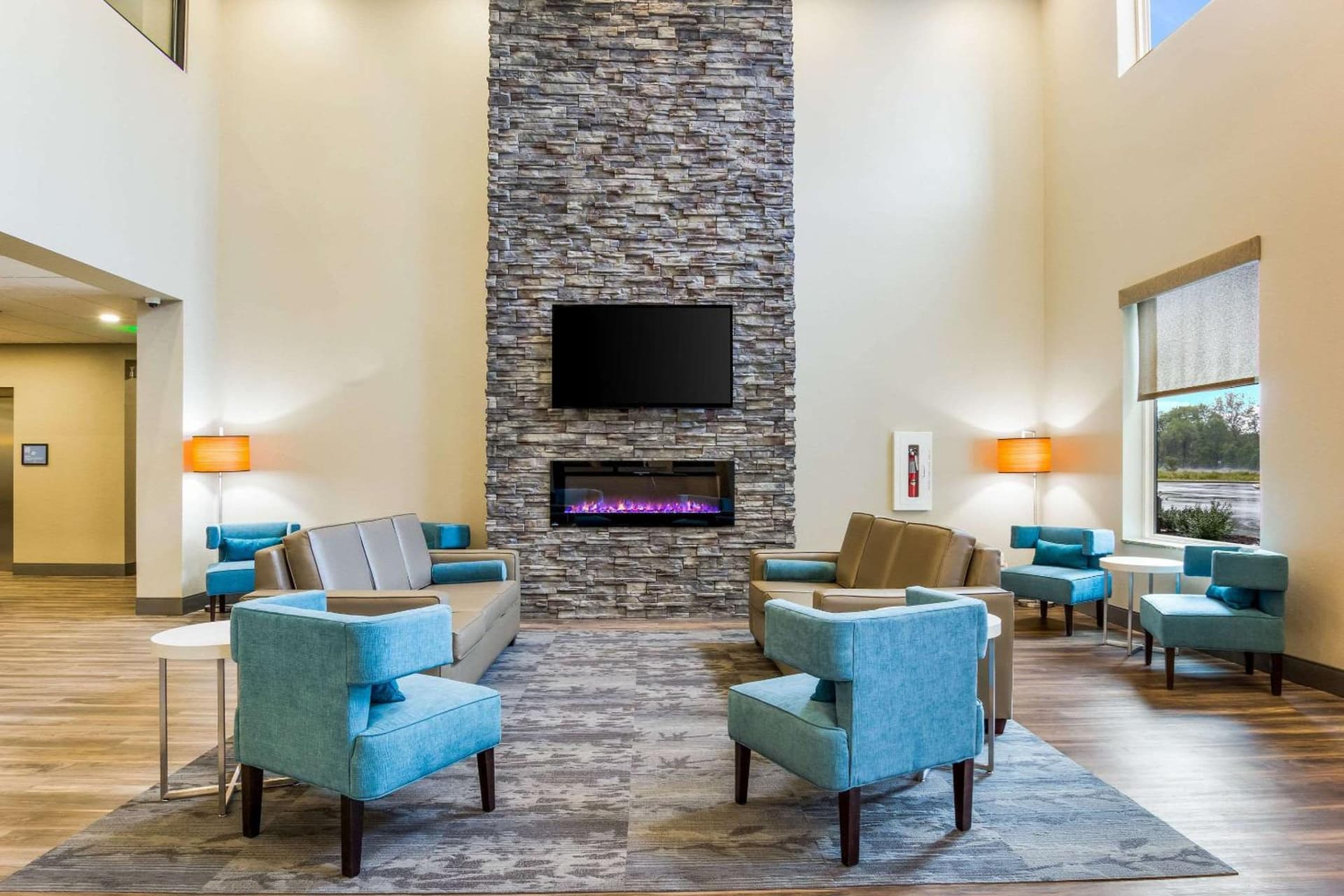 MainStay Suites Winfield-Teays Valley gallery photo in Hurricane, WV — image 39