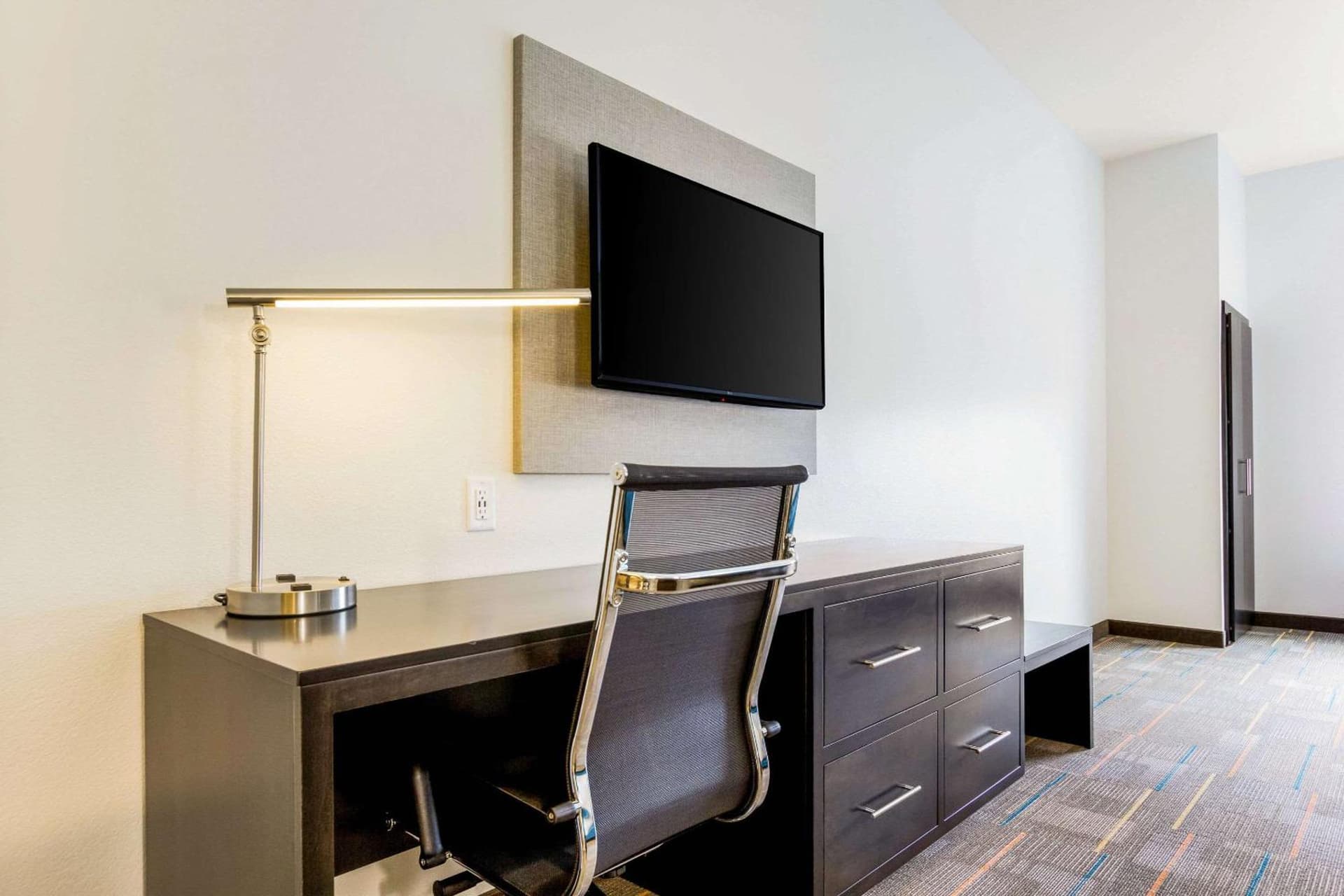 MainStay Suites Winfield-Teays Valley gallery photo in Hurricane, WV — image 31