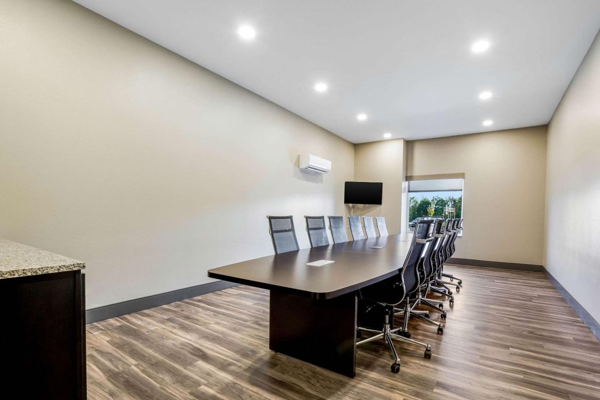 MainStay Suites Winfield-Teays Valley gallery photo in Hurricane, WV — image 16